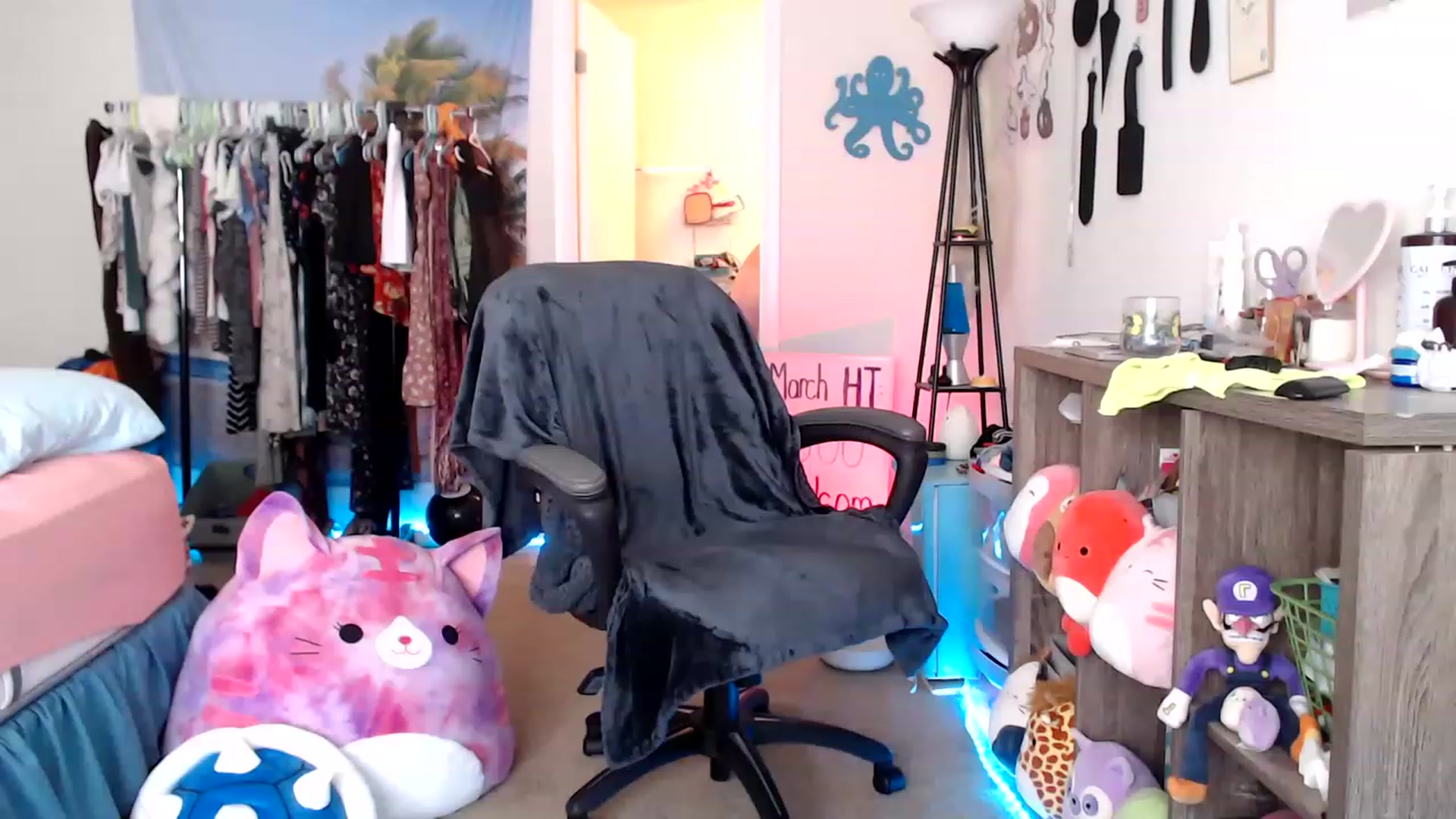 Gallery image thumbnail from Kittylacee's myfreecams stream on, 03/26/2023, 13:34 image 1 of 20