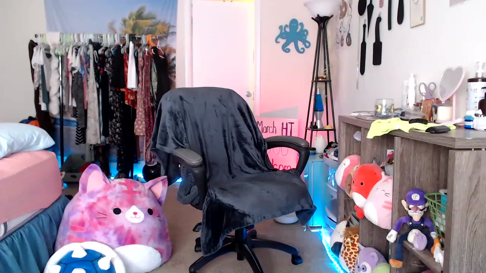 Gallery image thumbnail from Kittylacee's myfreecams stream on, 03/26/2023, 13:34 image 2 of 20