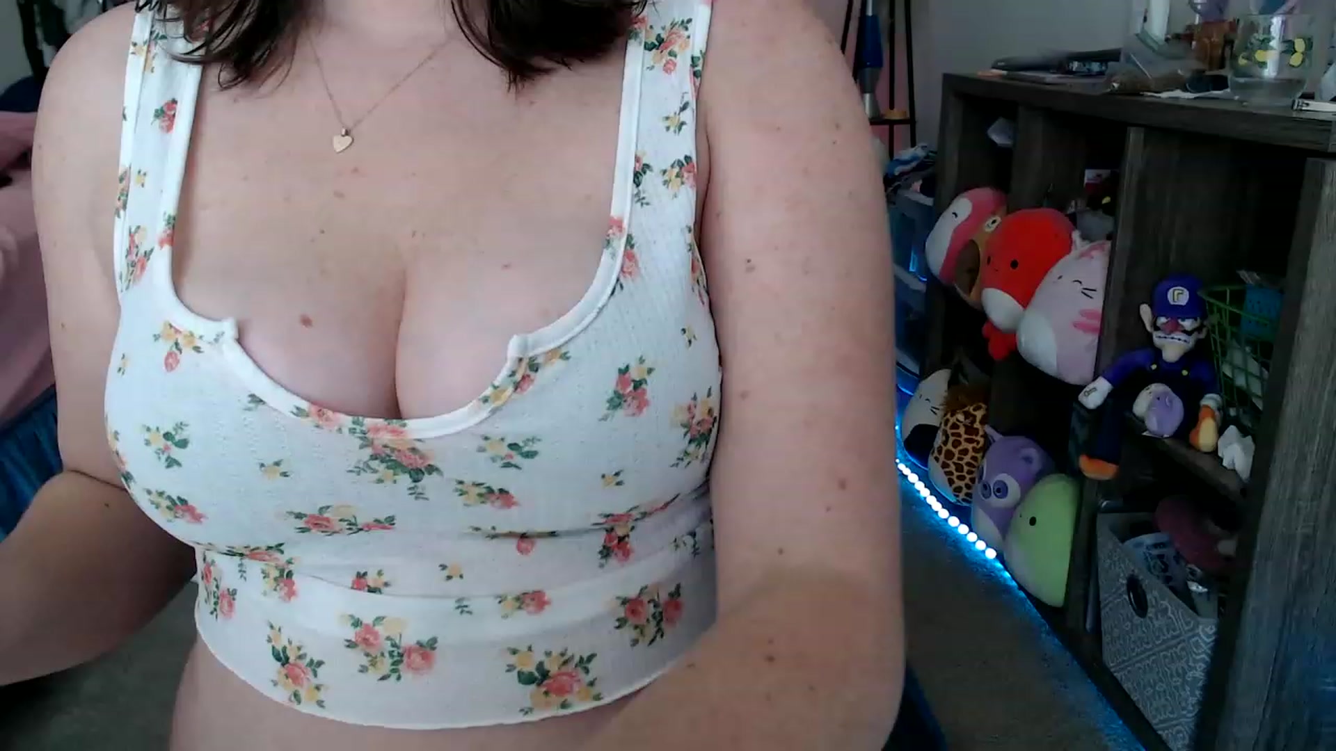 Gallery image thumbnail from Kittylacee's myfreecams stream on, 03/27/2023, 15:38 image 10 of 20