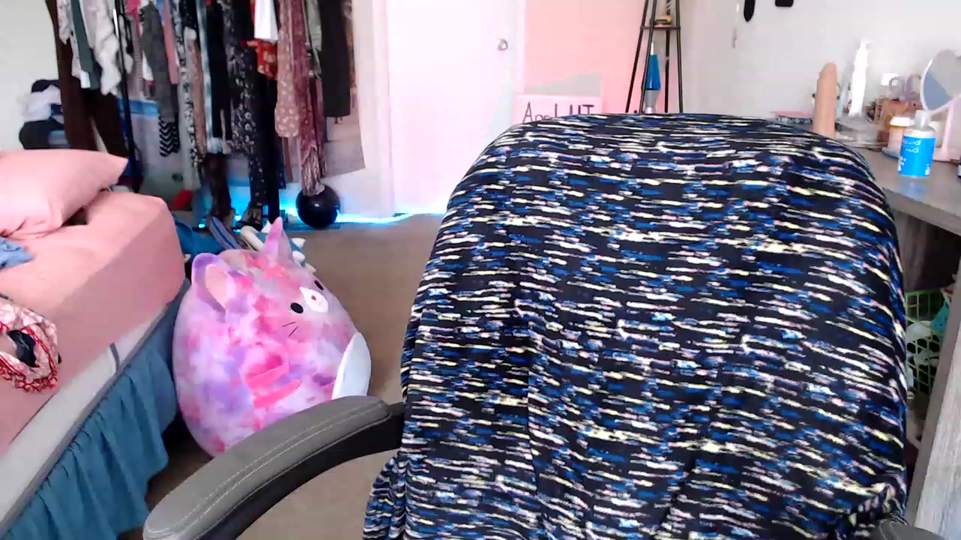 Gallery image thumbnail from Kittylacee's myfreecams stream on, 04/15/2023, 18:03 image 4 of 20