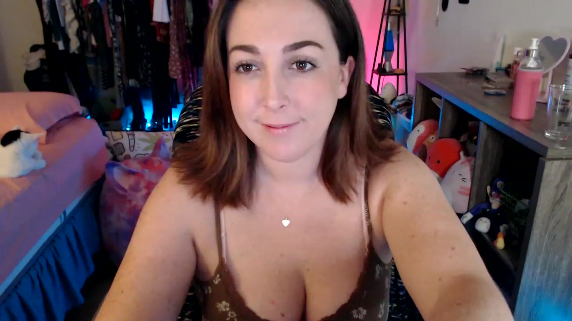 Gallery image thumbnail from Kittylacee's myfreecams stream on, 04/17/2023, 04:52 image 12 of 20