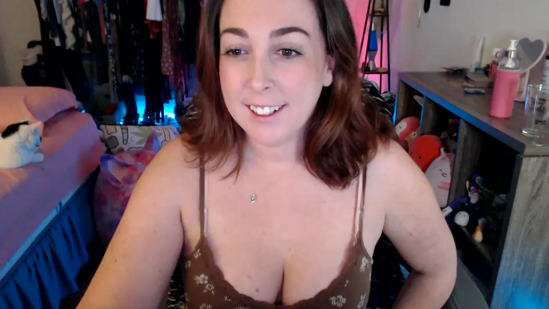 Gallery image thumbnail from Kittylacee's myfreecams stream on, 04/17/2023, 04:52 image 8 of 20