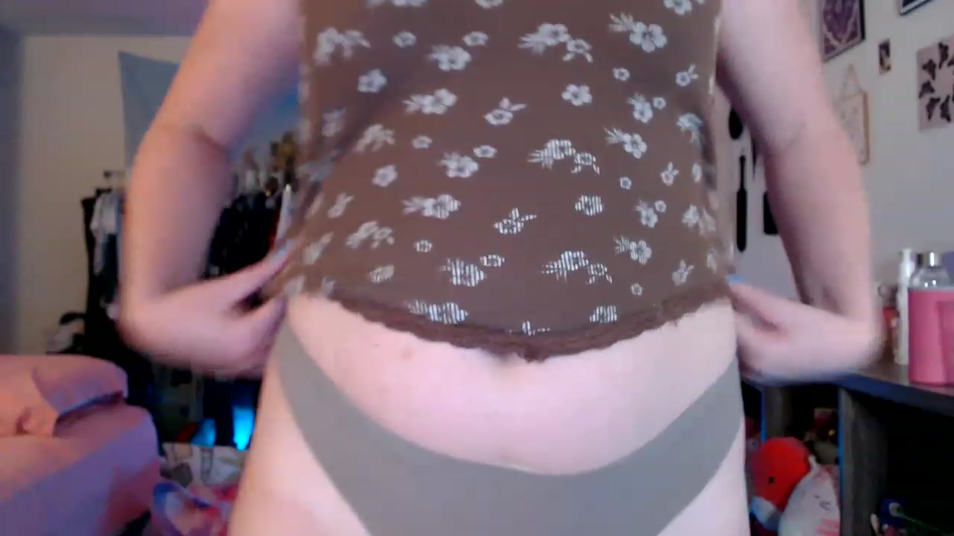 Gallery image thumbnail from Kittylacee's myfreecams stream on, 04/17/2023, 06:26 image 12 of 20