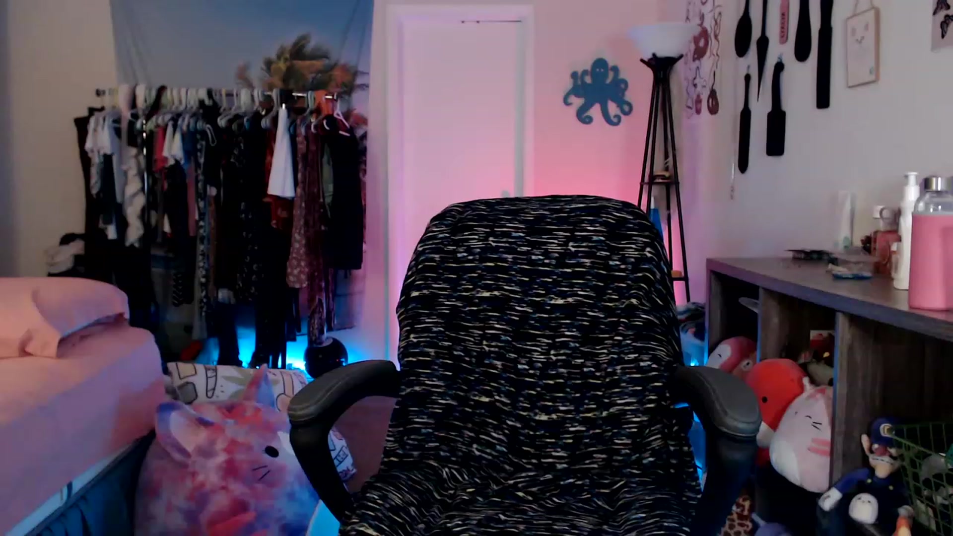 Gallery image thumbnail from Kittylacee's myfreecams stream on, 04/17/2023, 06:26 image 14 of 20