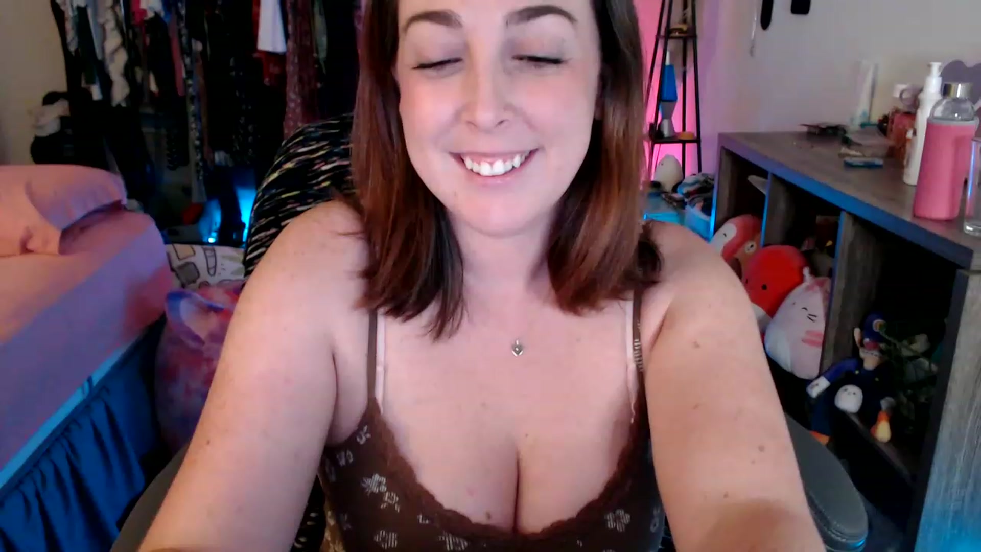 Gallery image thumbnail from Kittylacee's myfreecams stream on, 04/17/2023, 07:46 image 11 of 20