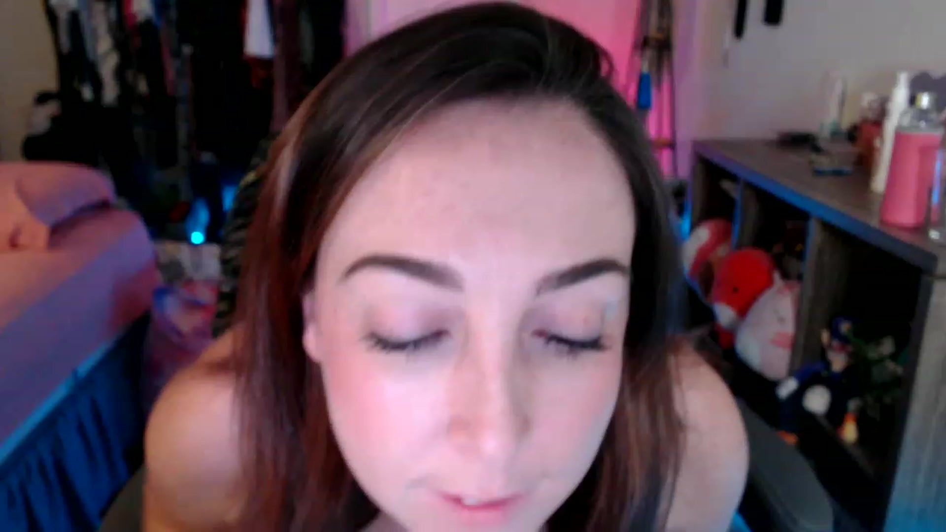 Gallery image thumbnail from Kittylacee's myfreecams stream on, 04/17/2023, 07:46 image 10 of 20