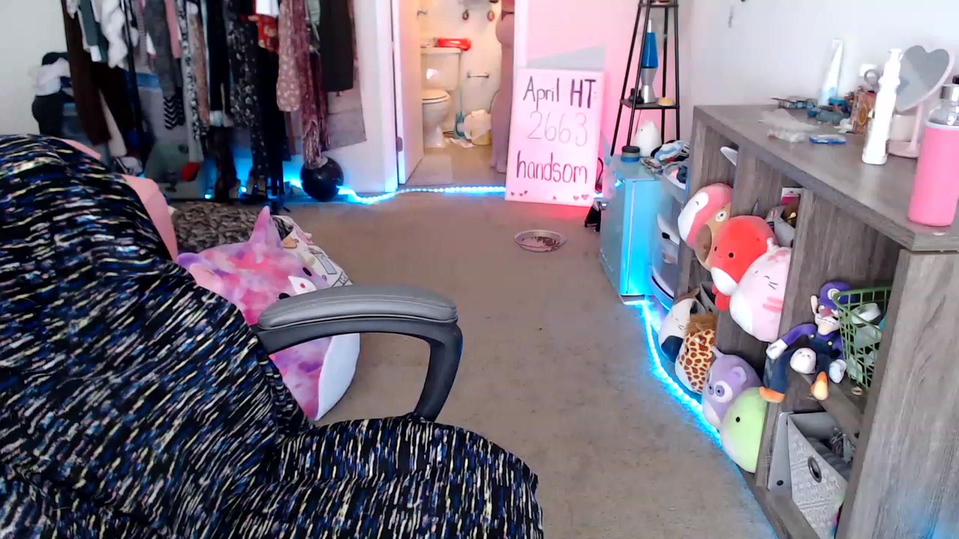 Gallery image thumbnail from Kittylacee's myfreecams stream on, 04/18/2023, 15:40 image 2 of 20