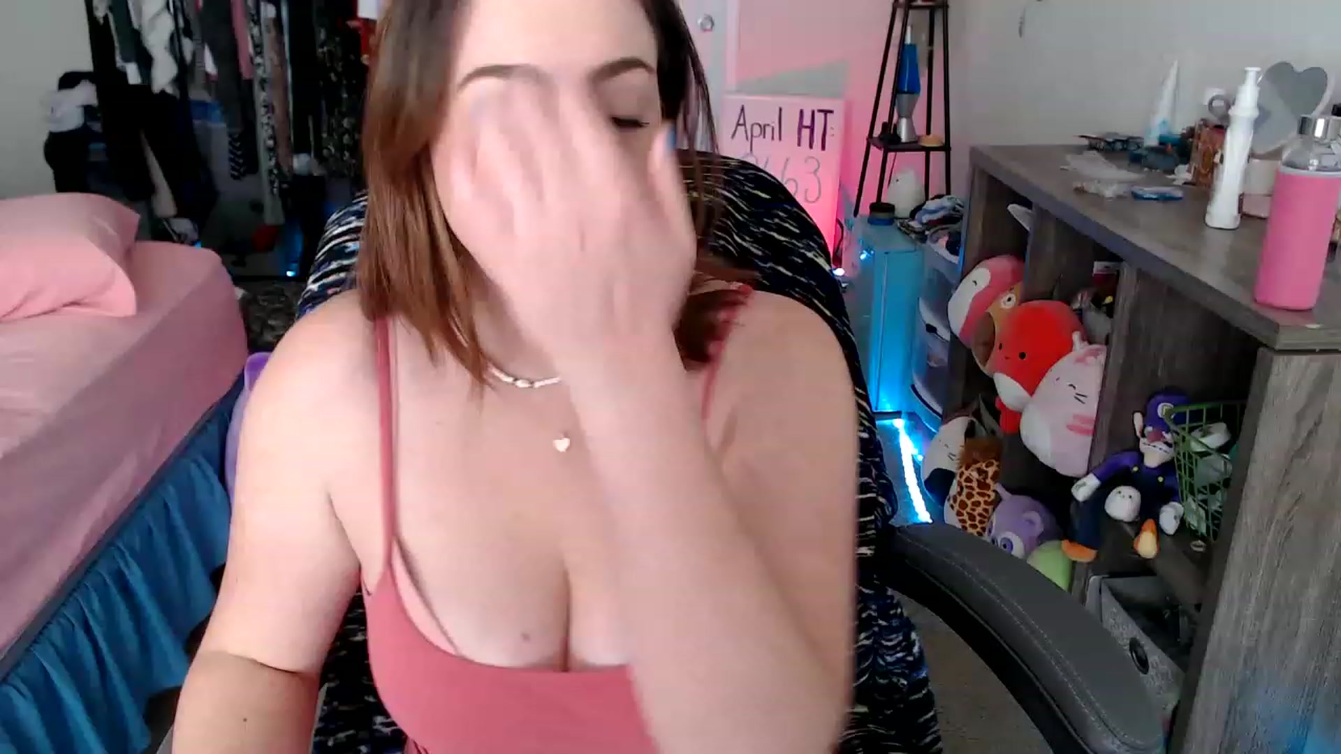 Gallery image thumbnail from Kittylacee's myfreecams stream on, 04/18/2023, 15:40 image 1 of 20