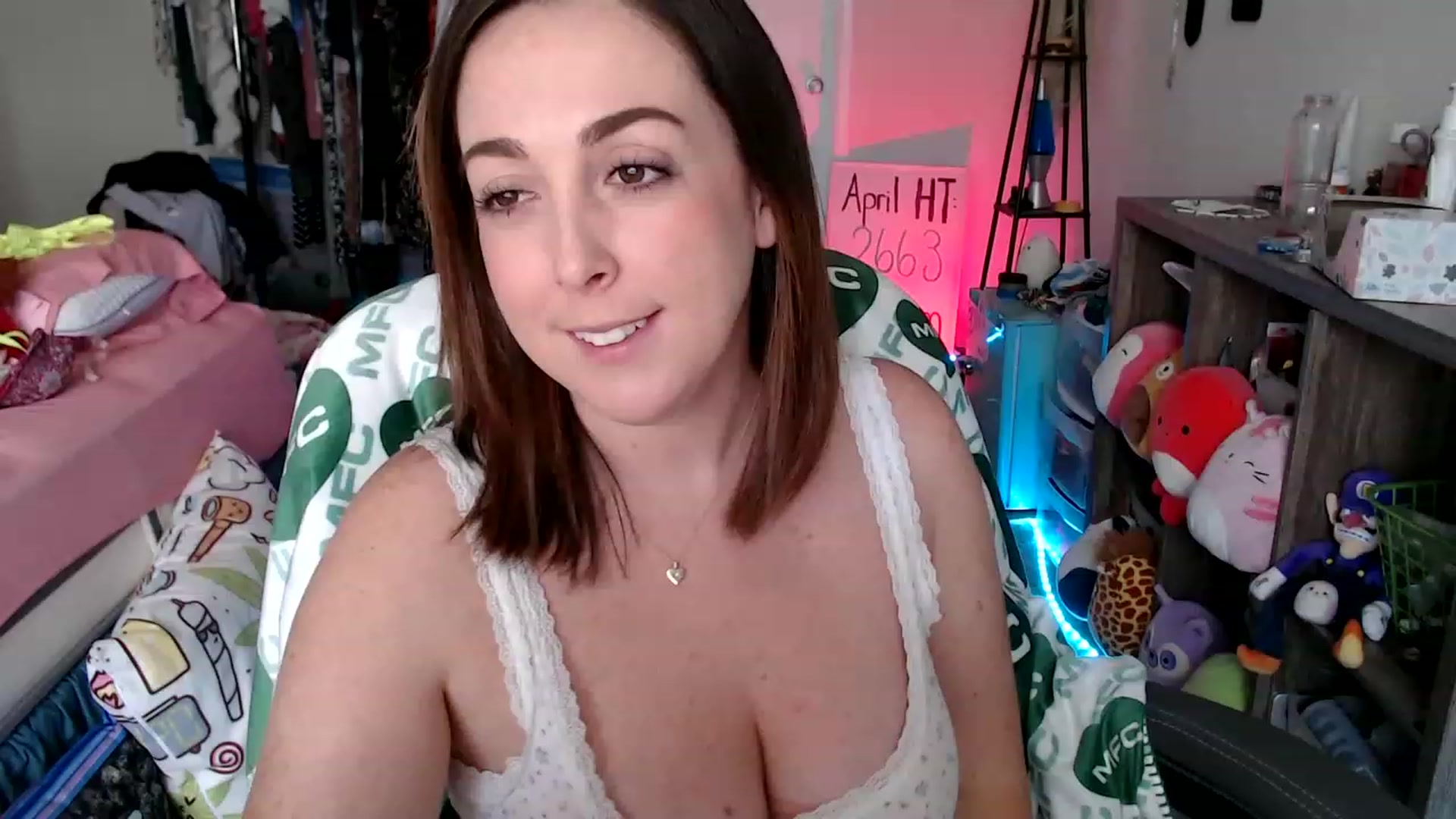 Gallery image thumbnail from Kittylacee's myfreecams stream on, 04/24/2023, 18:42 image 13 of 20