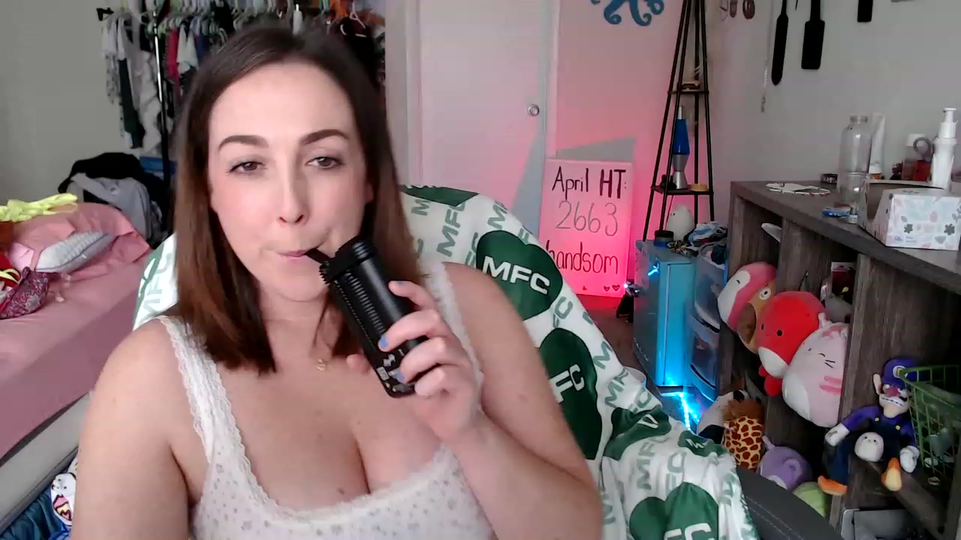 Gallery image thumbnail from Kittylacee's myfreecams stream on, 04/24/2023, 18:42 image 1 of 20