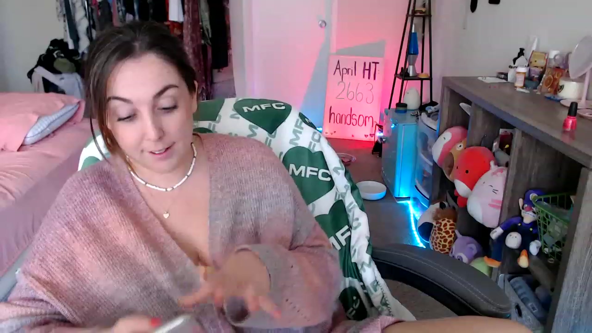 Gallery image thumbnail from Kittylacee's myfreecams stream on, 04/26/2023, 12:58 image 12 of 20