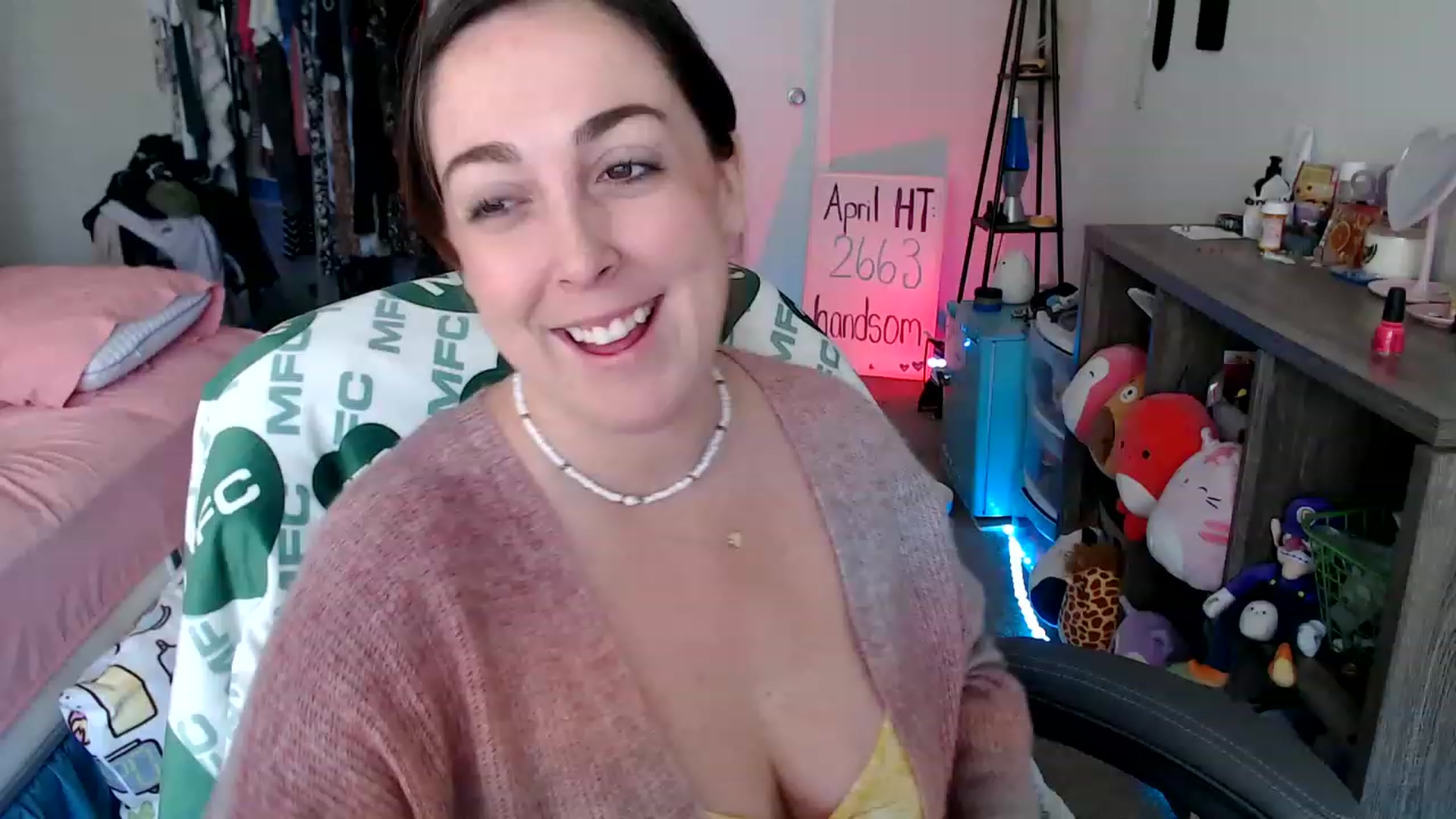 Gallery image thumbnail from Kittylacee's myfreecams stream on, 04/26/2023, 12:58 image 1 of 20