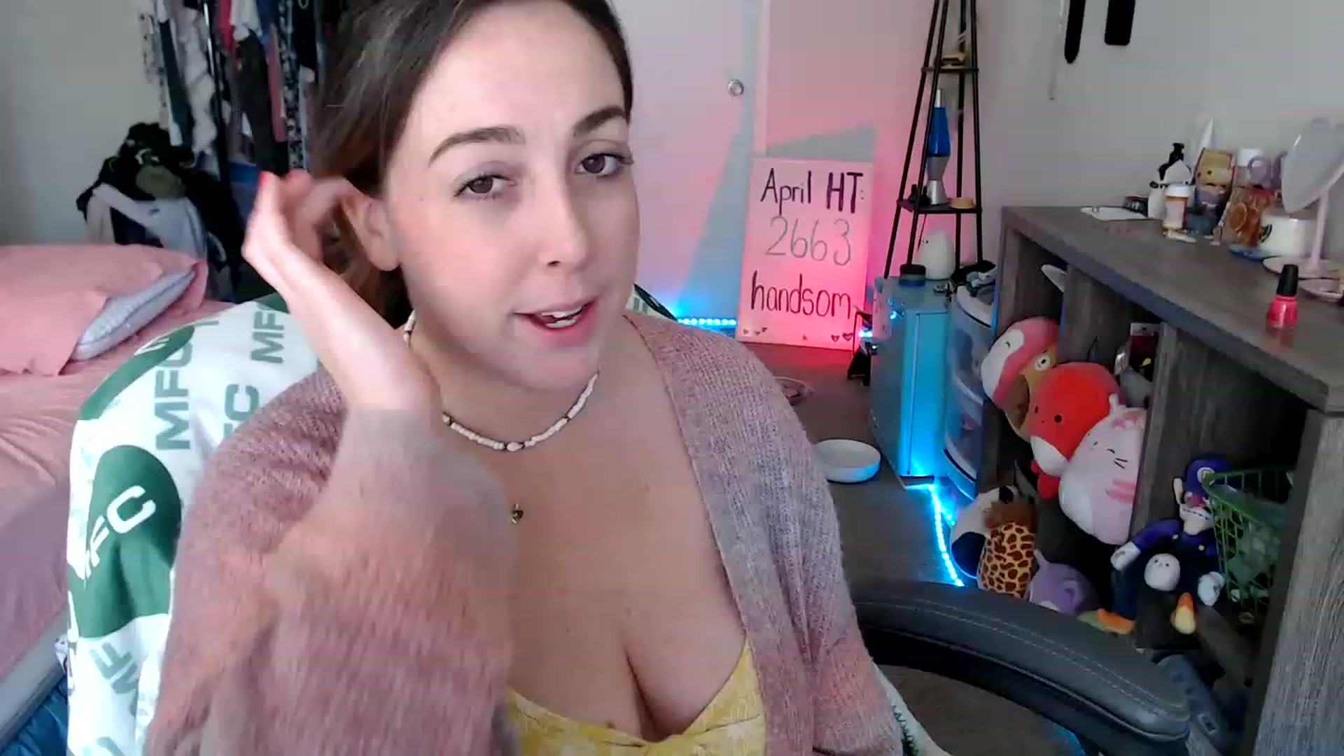 Gallery image thumbnail from Kittylacee's myfreecams stream on, 04/26/2023, 12:58 image 3 of 20