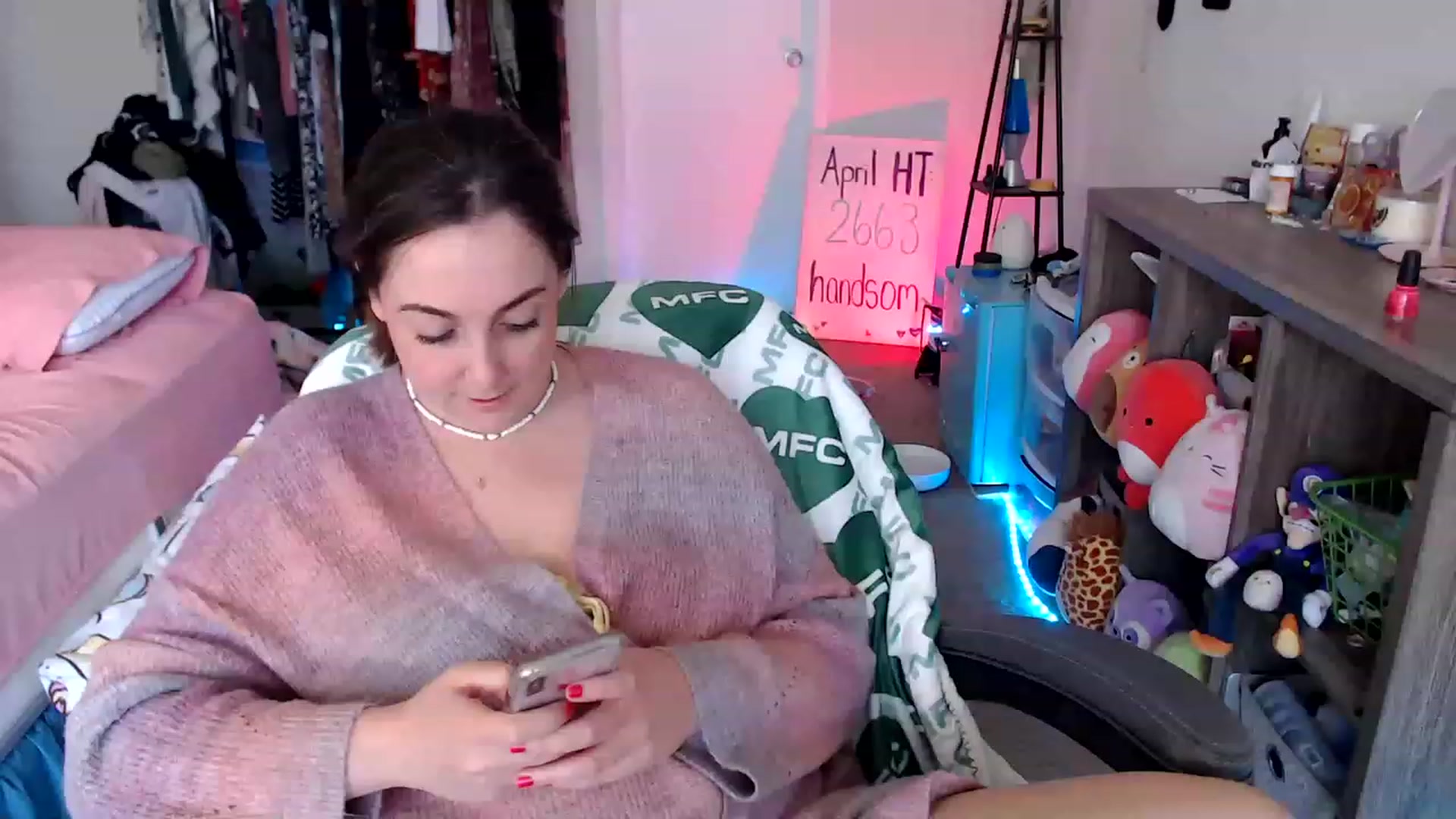 Gallery image thumbnail from Kittylacee's myfreecams stream on, 04/26/2023, 12:58 image 14 of 20