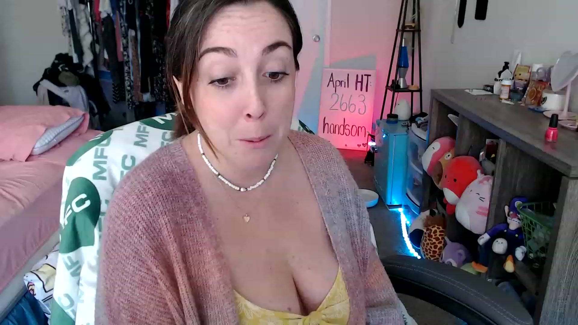 Gallery image thumbnail from Kittylacee's myfreecams stream on, 04/26/2023, 12:58 image 2 of 20