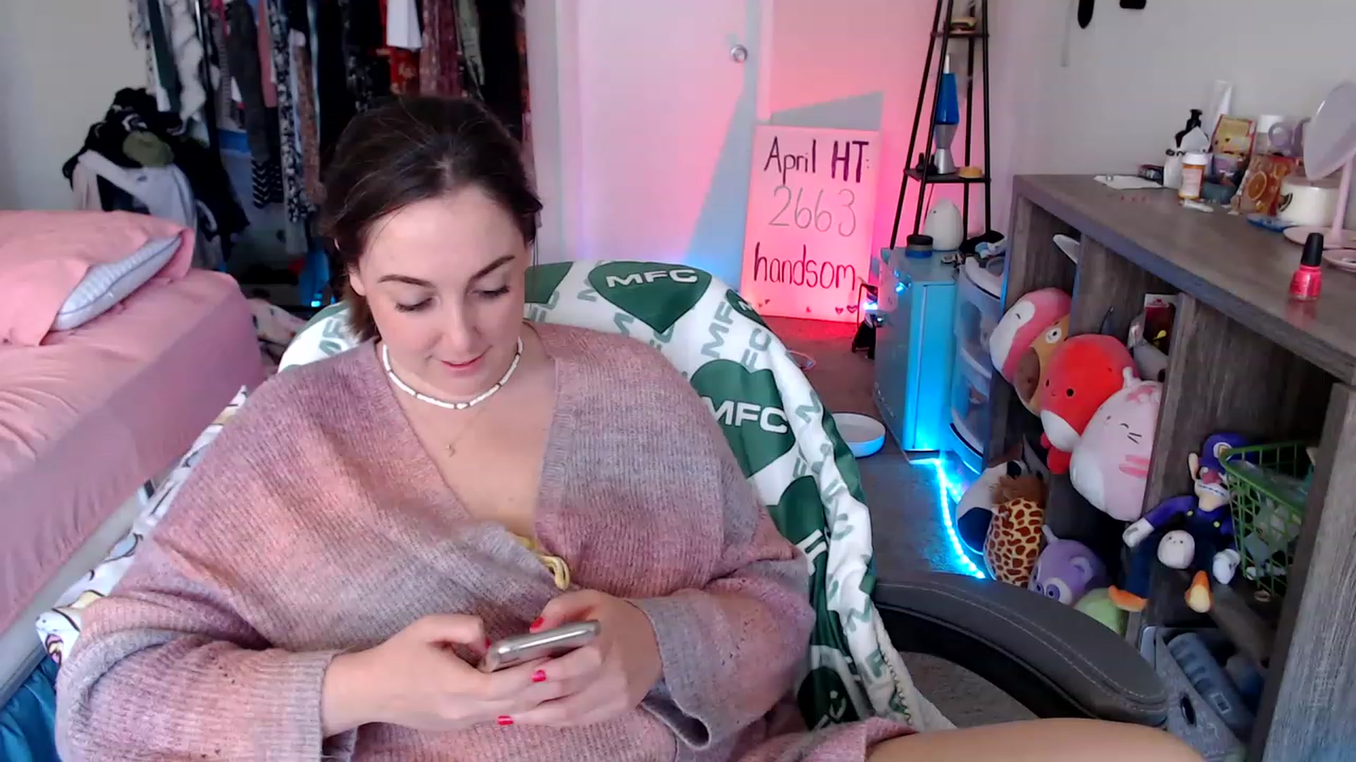 Gallery image thumbnail from Kittylacee's myfreecams stream on, 04/26/2023, 12:58 image 13 of 20