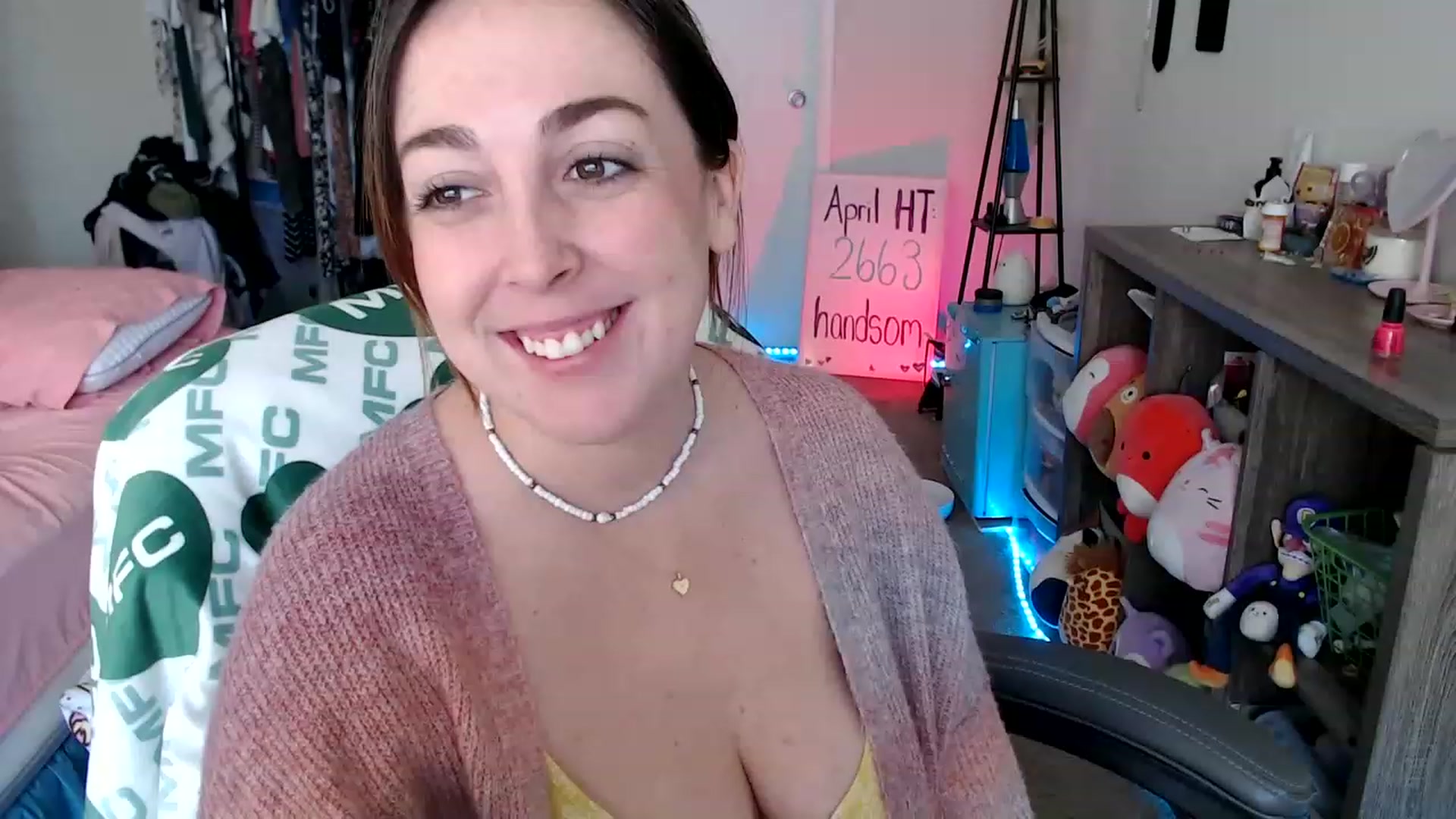 Gallery image thumbnail from Kittylacee's myfreecams stream on, 04/26/2023, 12:58 image 4 of 20