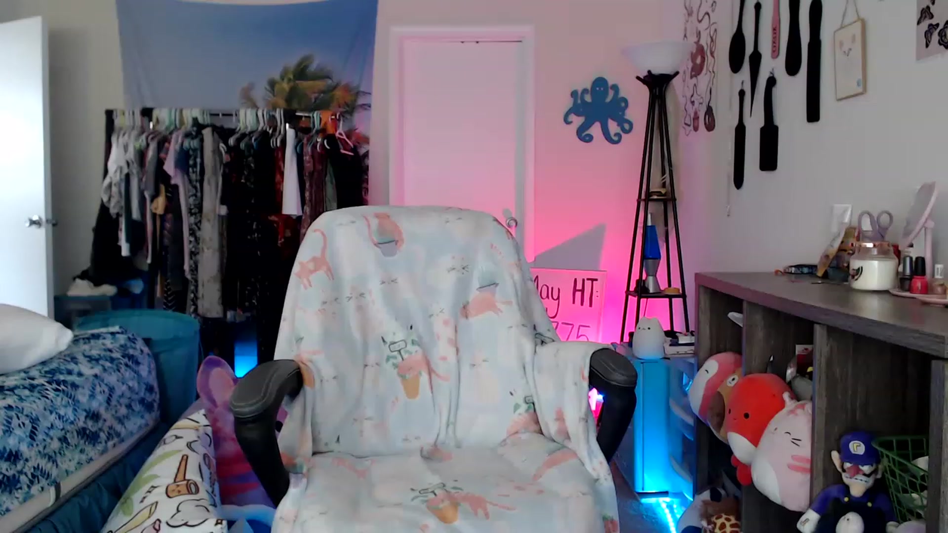 Gallery image thumbnail from Kittylacee's myfreecams stream on, 06/01/2023, 19:06 image 11 of 20