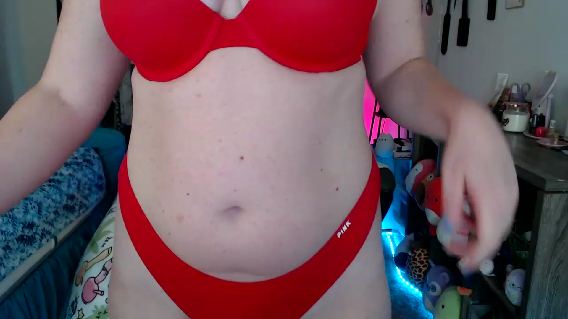 Gallery image thumbnail from Kittylacee's myfreecams stream on, 06/01/2023, 19:06 image 6 of 20