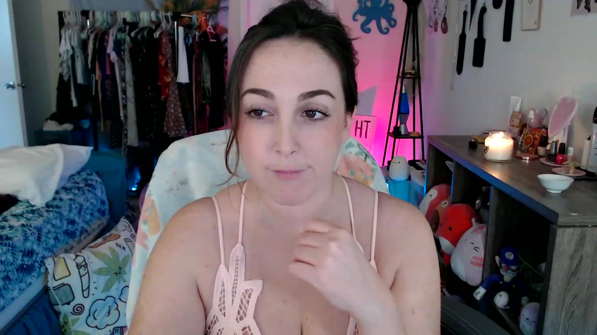Gallery image thumbnail from Kittylacee's myfreecams stream on, 06/03/2023, 17:32 image 17 of 20
