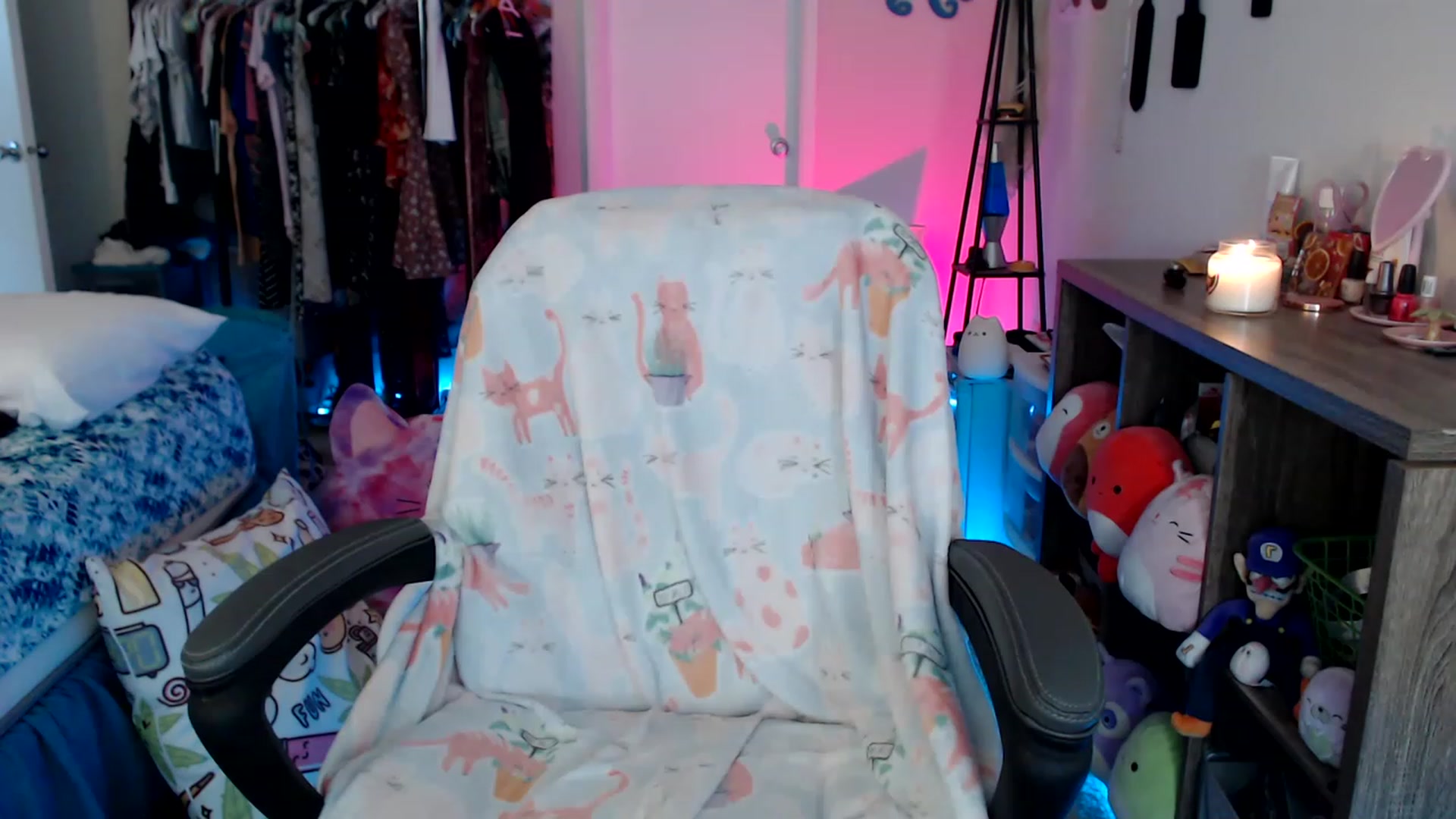 Gallery image thumbnail from Kittylacee's myfreecams stream on, 06/03/2023, 17:32 image 9 of 20