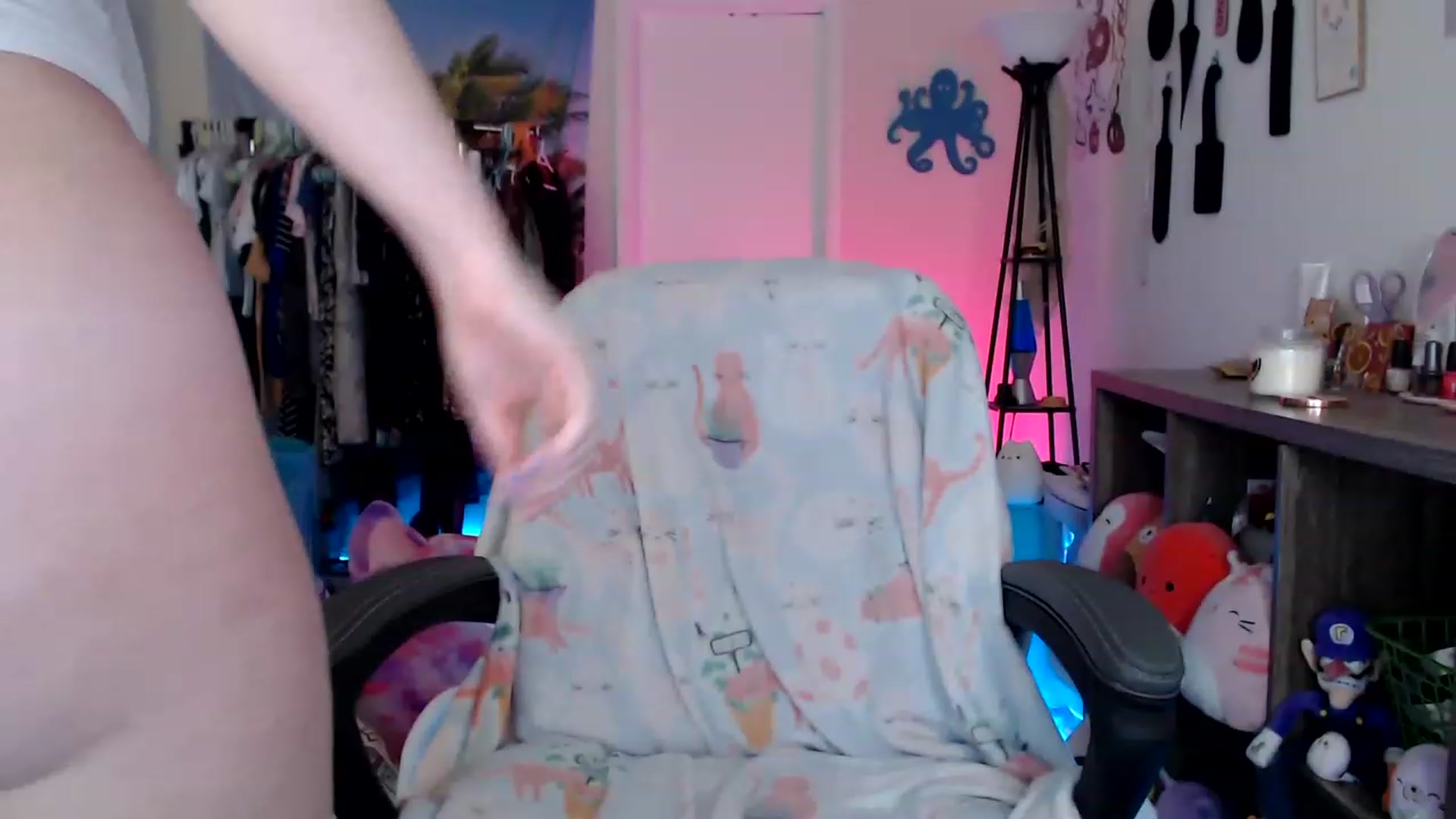 Gallery image thumbnail from Kittylacee's myfreecams stream on, 06/04/2023, 12:37 image 9 of 20