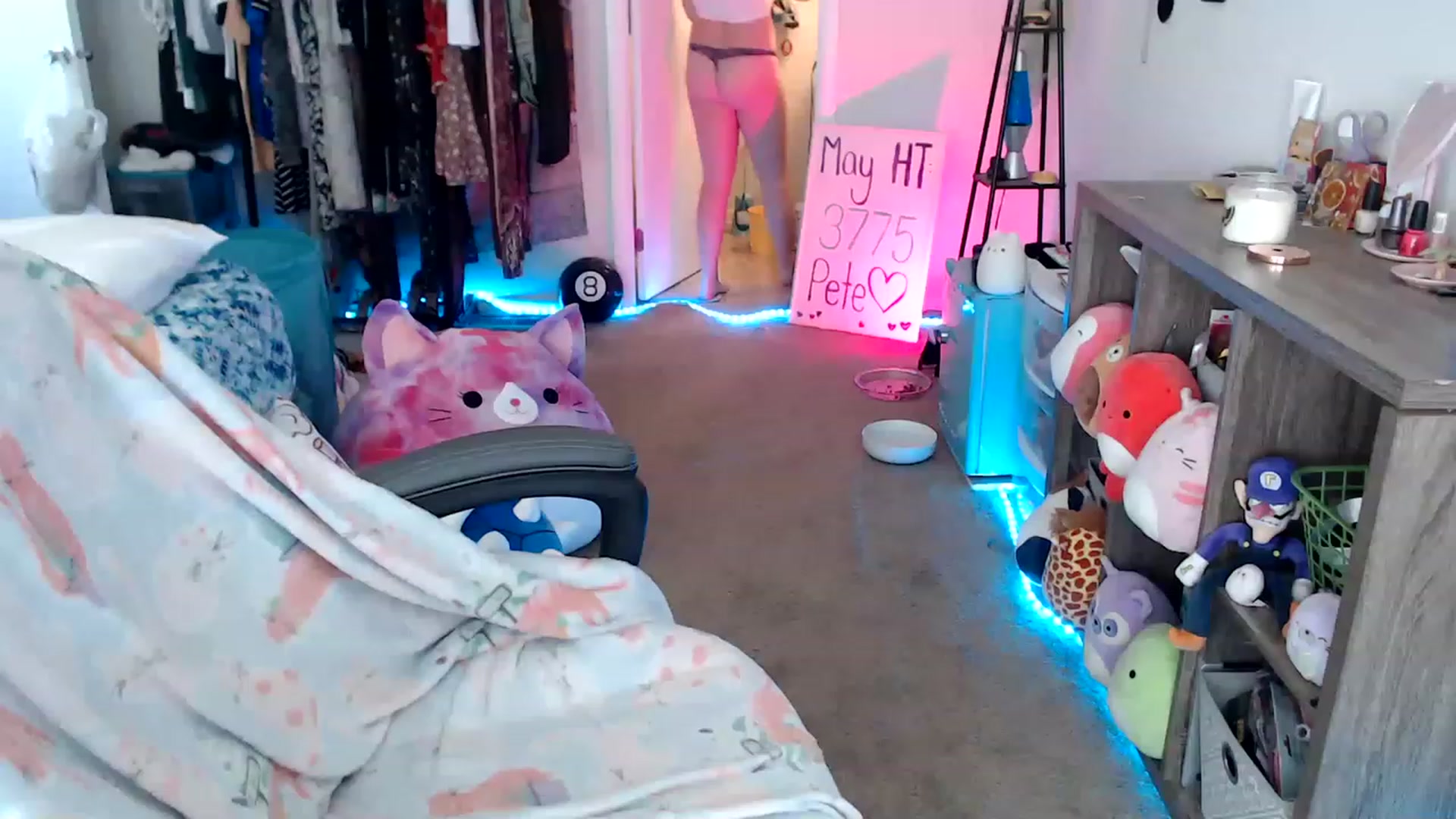 Gallery image thumbnail from Kittylacee's myfreecams stream on, 06/04/2023, 12:37 image 1 of 20