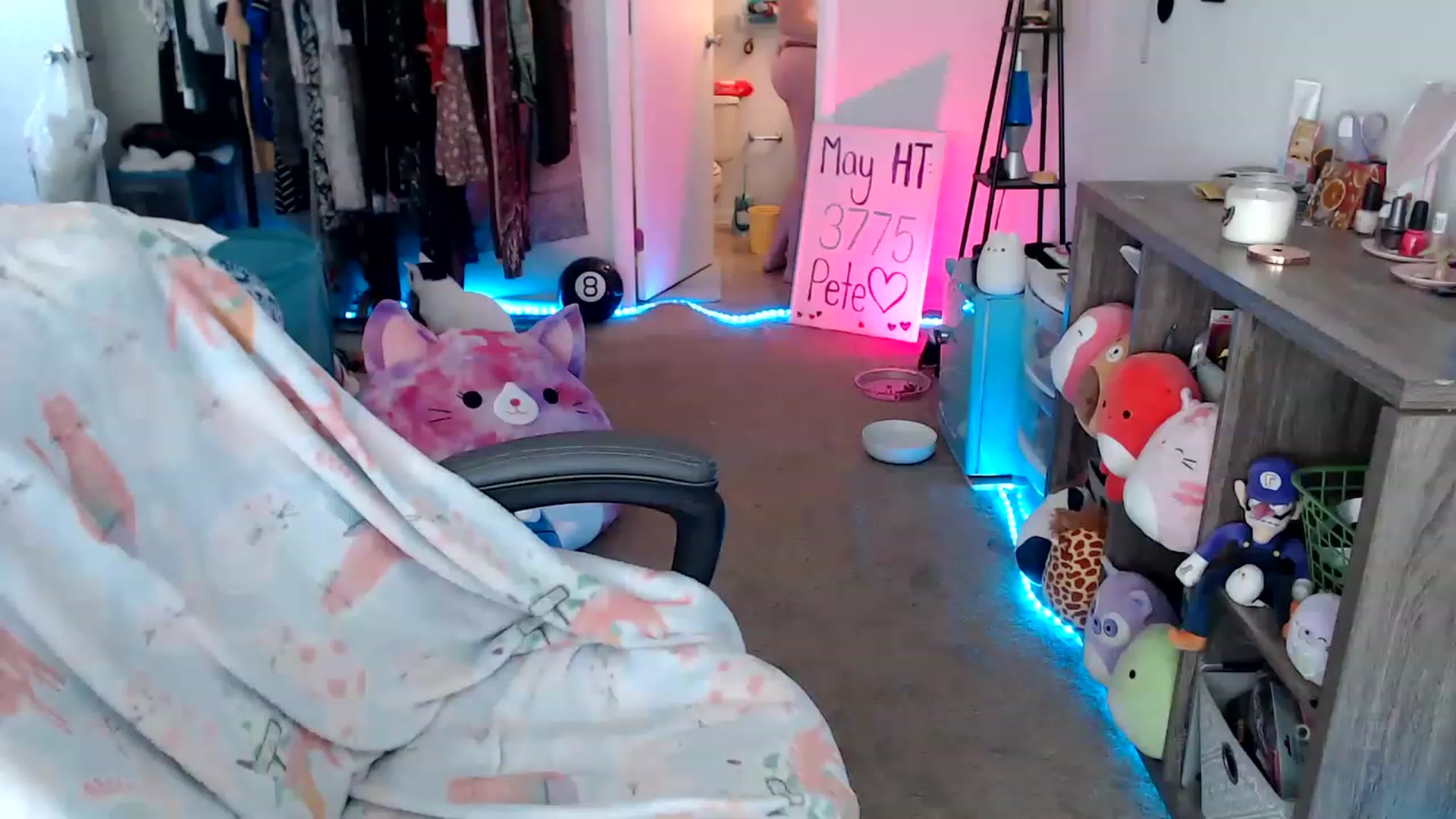 Gallery image thumbnail from Kittylacee's myfreecams stream on, 06/04/2023, 12:37 image 2 of 20