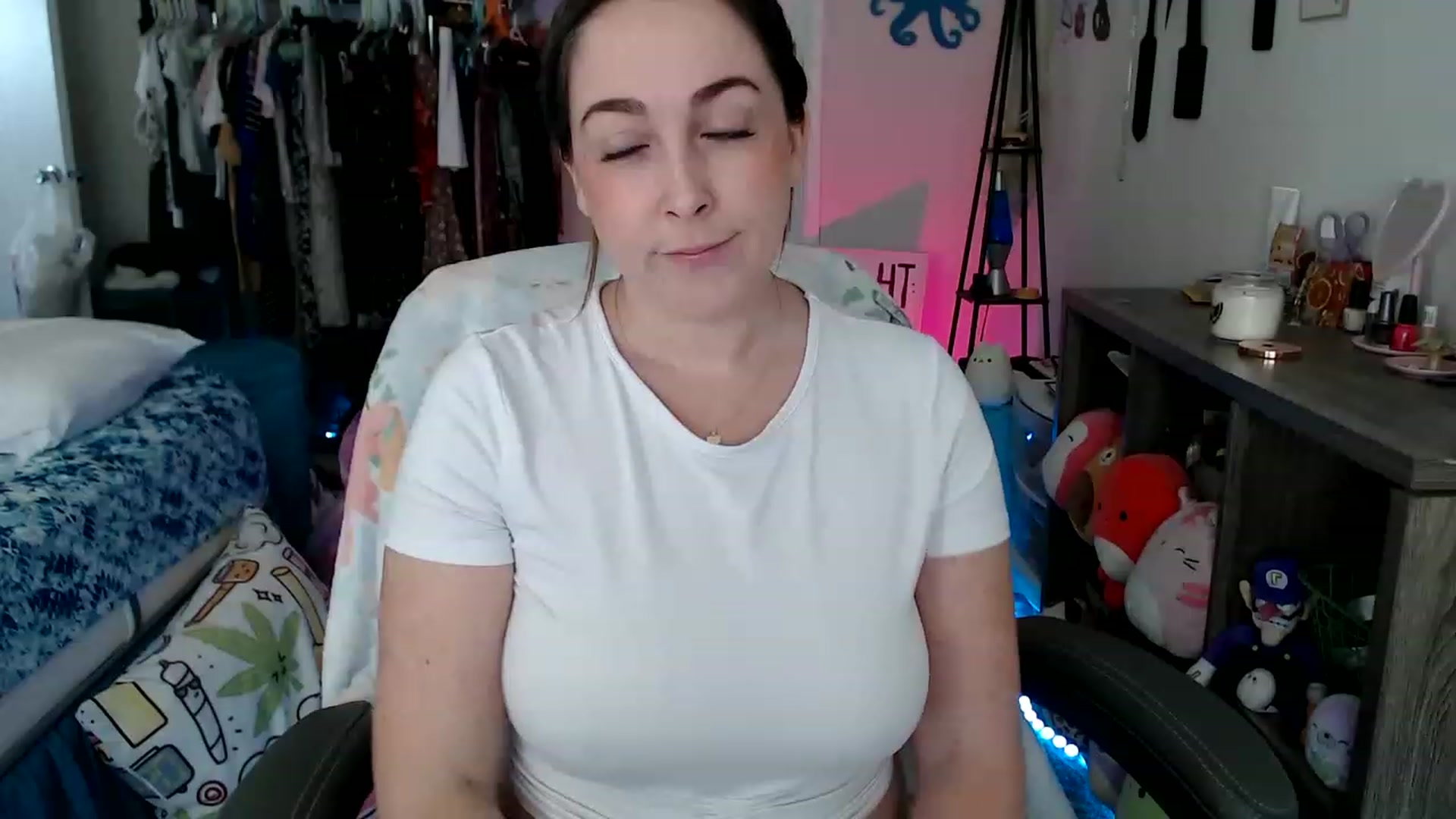 Gallery image thumbnail from Kittylacee's myfreecams stream on, 06/04/2023, 12:37 image 13 of 20