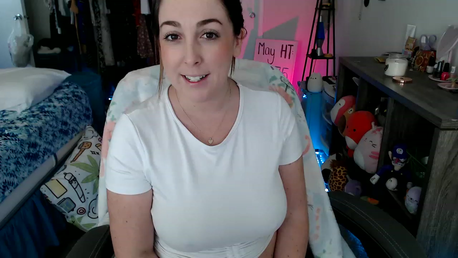 Gallery image thumbnail from Kittylacee's myfreecams stream on, 06/04/2023, 12:37 image 3 of 20