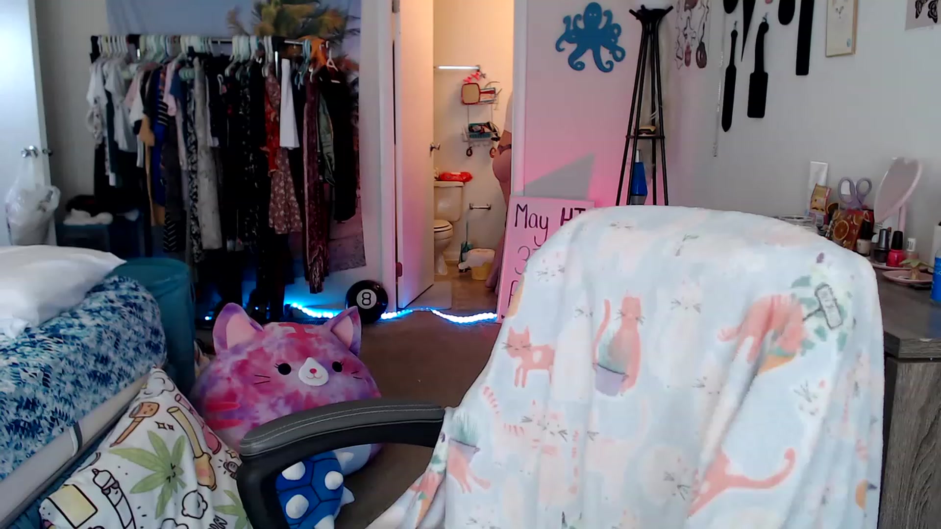 Gallery image thumbnail from Kittylacee's myfreecams stream on, 06/04/2023, 13:47 image 8 of 20