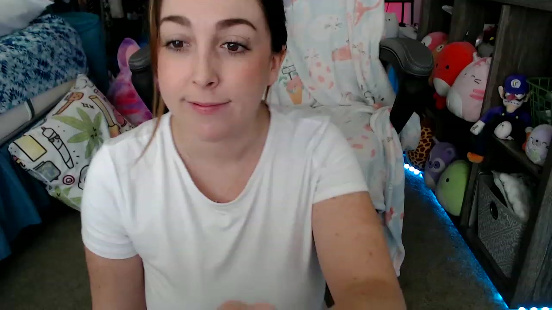 Gallery image thumbnail from Kittylacee's myfreecams stream on, 06/04/2023, 13:47 image 10 of 20