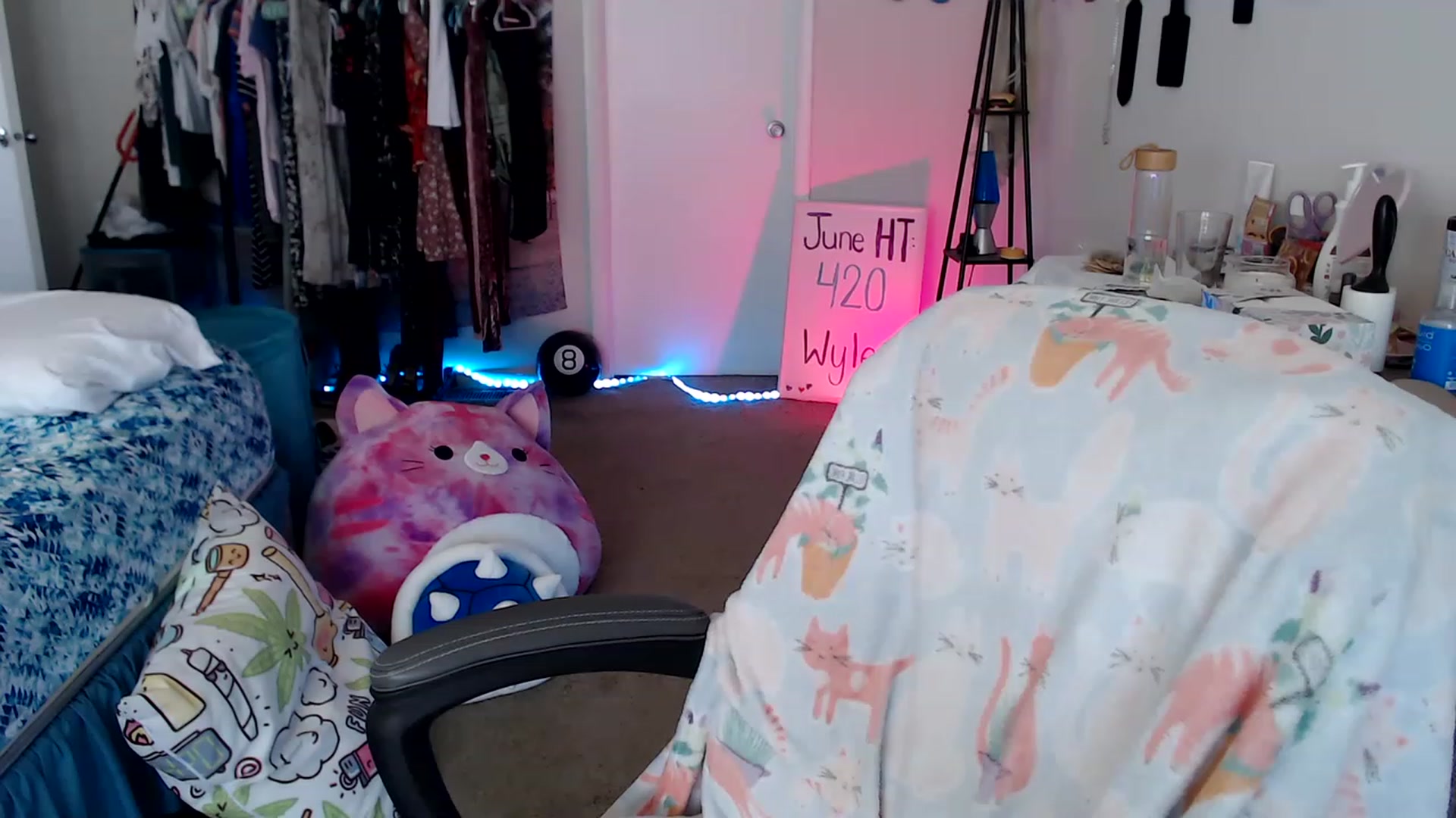 Gallery image thumbnail from Kittylacee's myfreecams stream on, 06/10/2023, 13:43 image 10 of 20