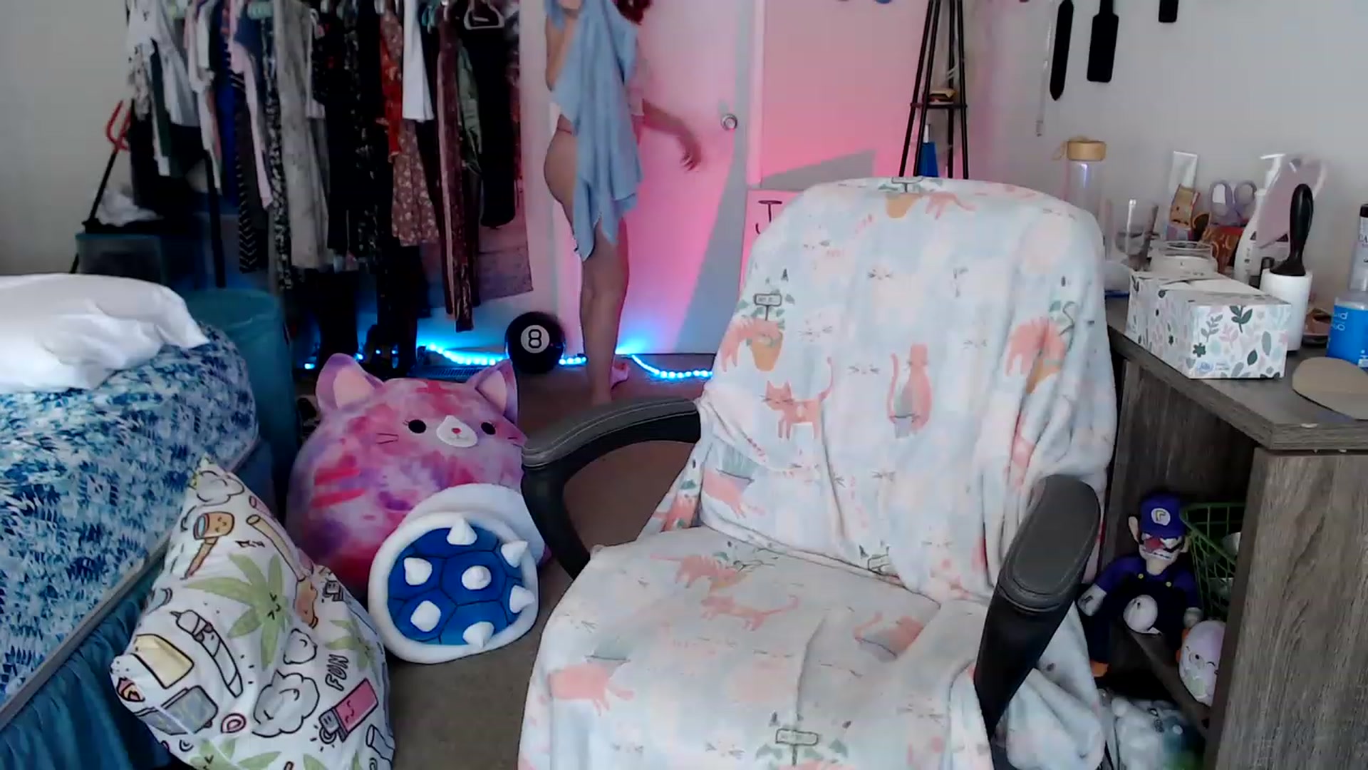 Gallery image thumbnail from Kittylacee's myfreecams stream on, 06/10/2023, 13:43 image 13 of 20
