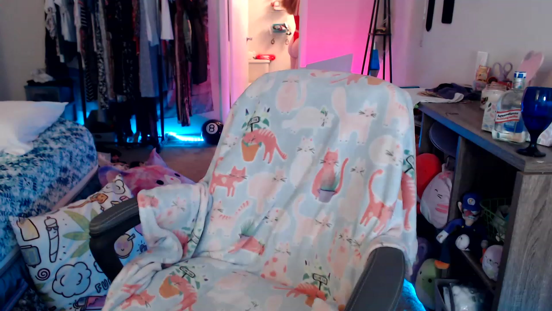 Gallery image thumbnail from Kittylacee's myfreecams stream on, 06/24/2023, 11:42 image 1 of 20