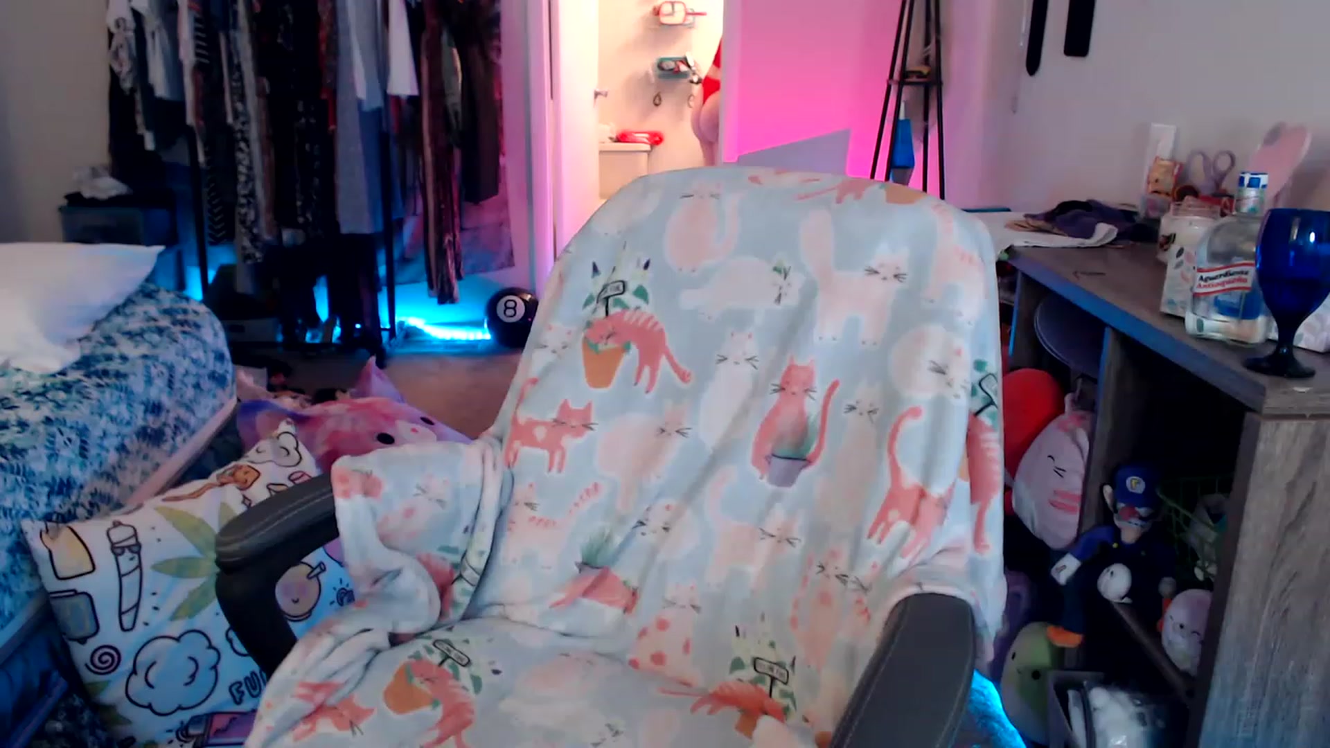 Gallery image thumbnail from Kittylacee's myfreecams stream on, 06/24/2023, 11:42 image 2 of 20
