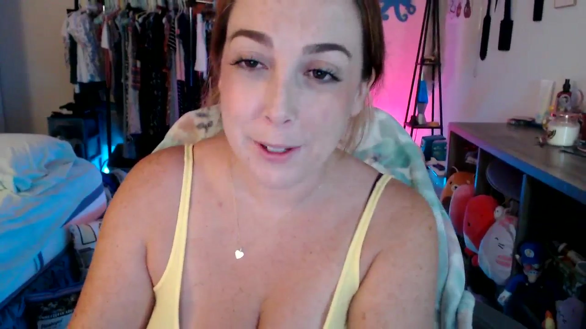 Gallery image thumbnail from Kittylacee's myfreecams stream on, 08/13/2023, 01:43 image 4 of 20