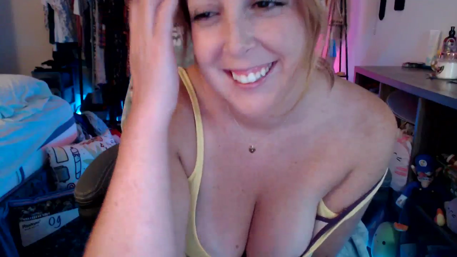 Gallery image thumbnail from Kittylacee's myfreecams stream on, 08/13/2023, 01:43 image 18 of 20