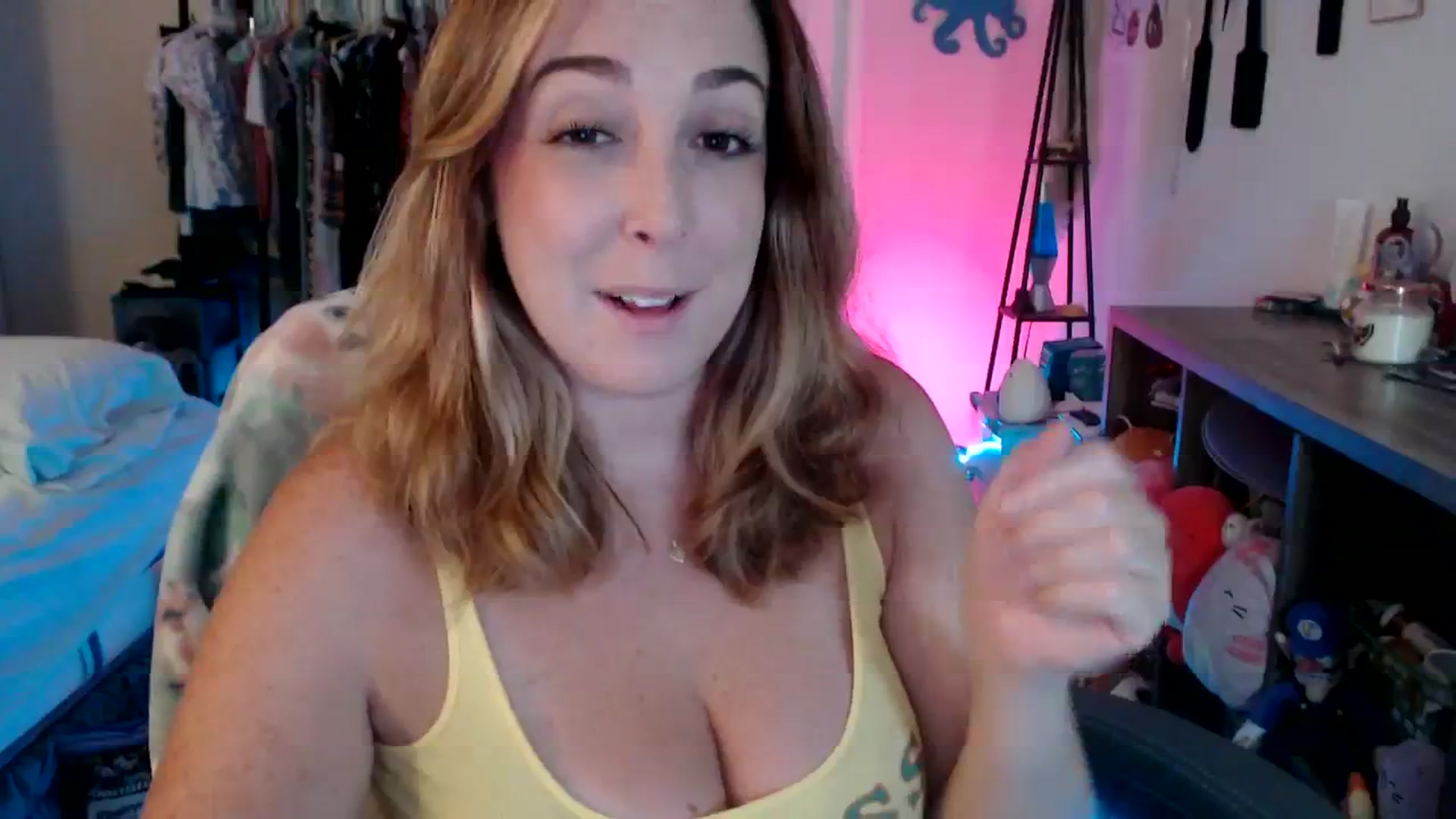 Gallery image thumbnail from Kittylacee's myfreecams stream on, 08/13/2023, 01:43 image 9 of 20