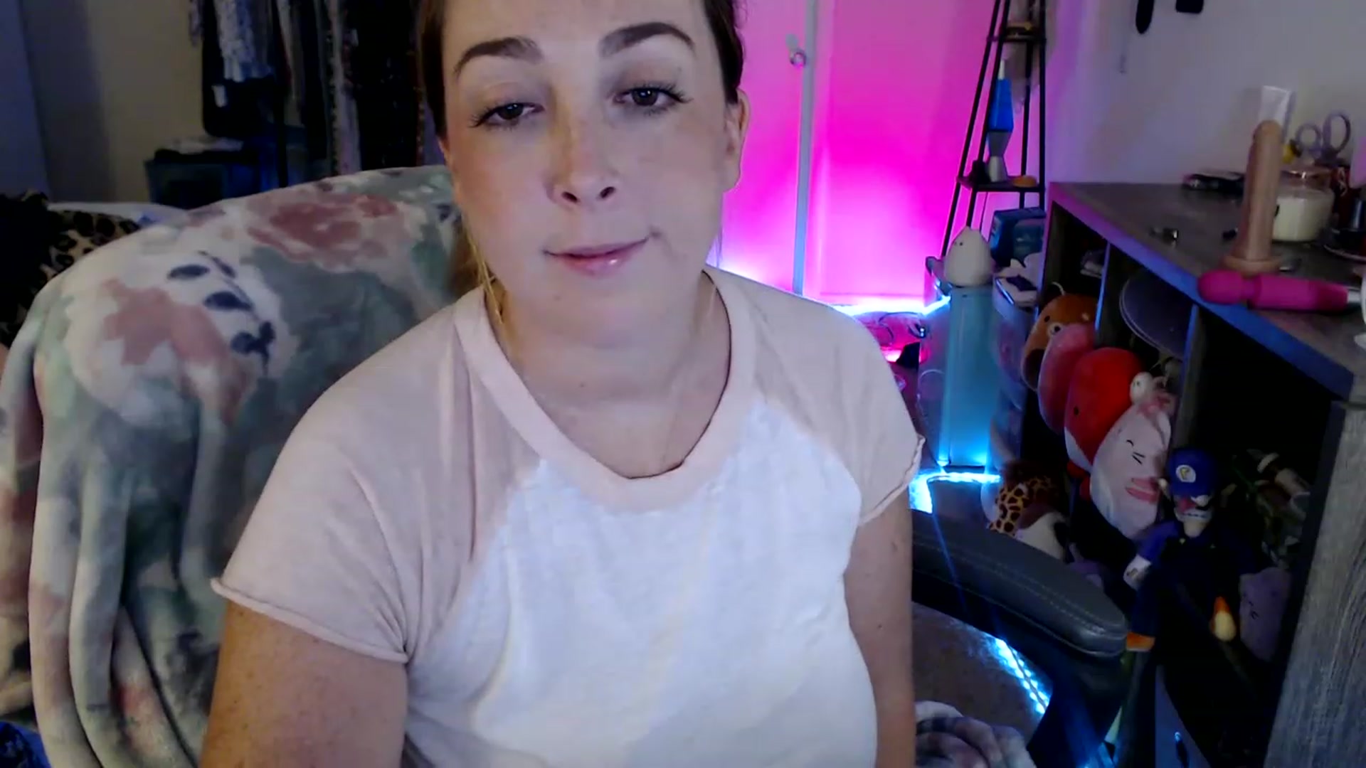 Gallery image thumbnail from Kittylacee's myfreecams stream on, 08/23/2023, 04:07 image 19 of 20