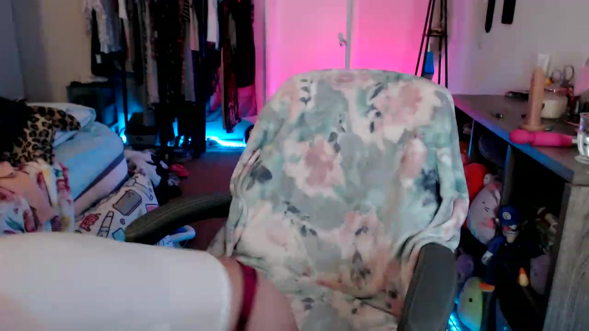 Gallery image thumbnail from Kittylacee's myfreecams stream on, 08/23/2023, 04:07 image 10 of 20