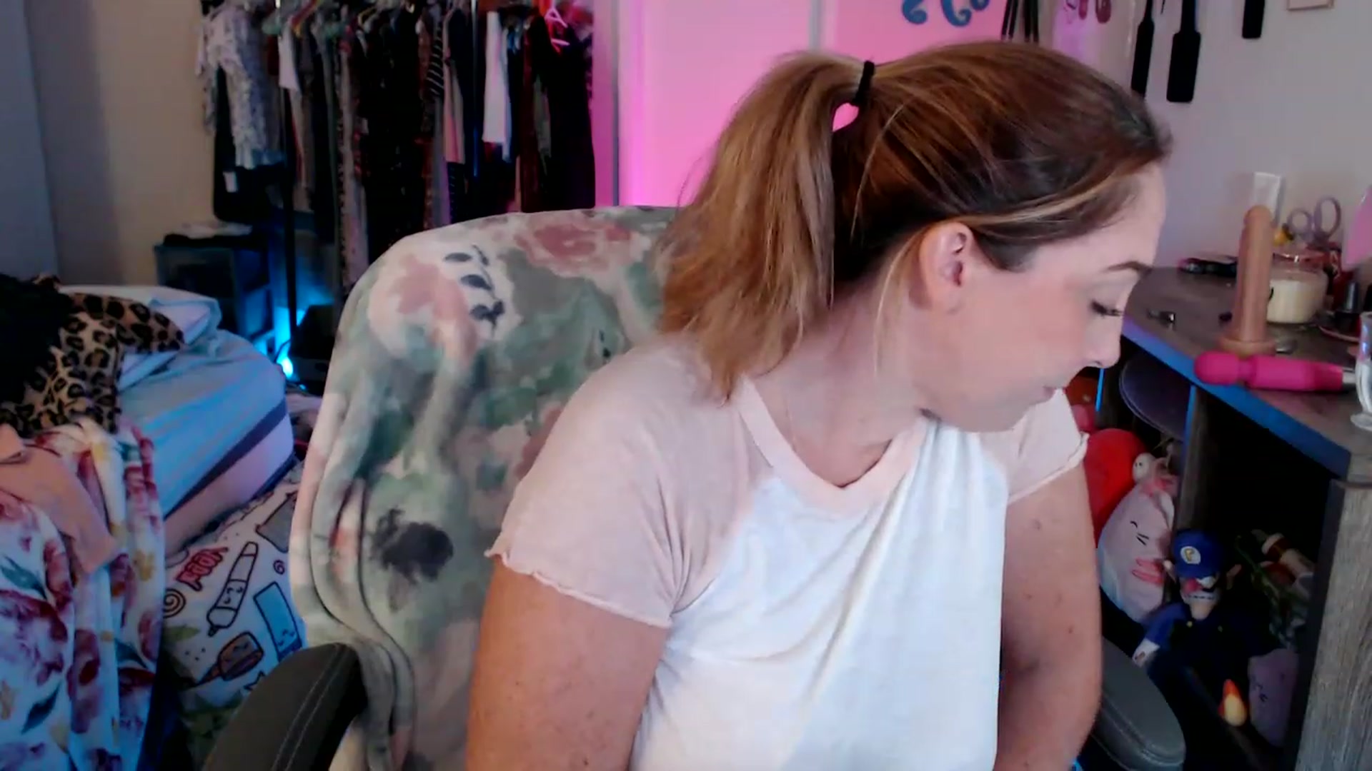Gallery image thumbnail from Kittylacee's myfreecams stream on, 08/23/2023, 04:07 image 16 of 20