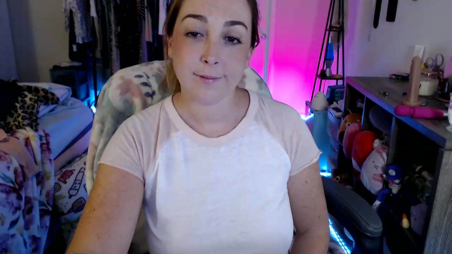 Gallery image thumbnail from Kittylacee's myfreecams stream on, 08/23/2023, 04:07 image 17 of 20
