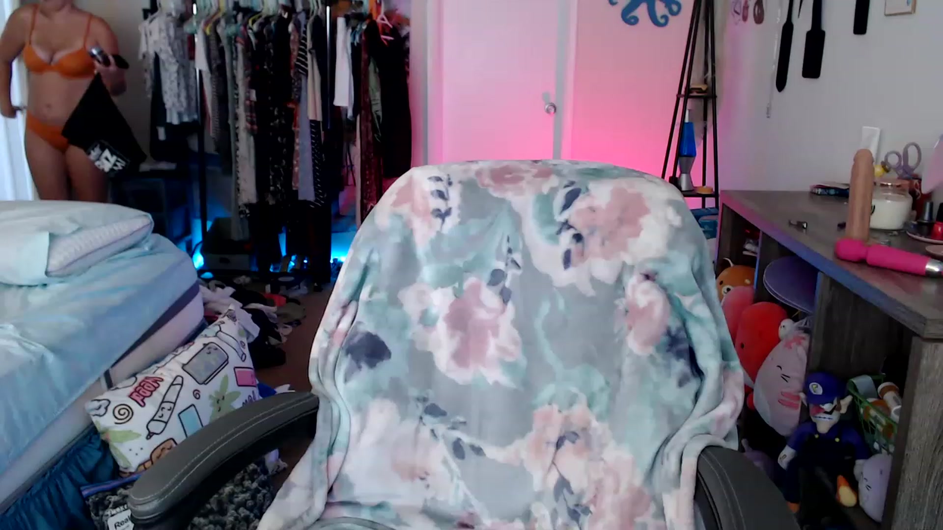 Gallery image thumbnail from Kittylacee's myfreecams stream on, 08/23/2023, 15:57 image 6 of 20