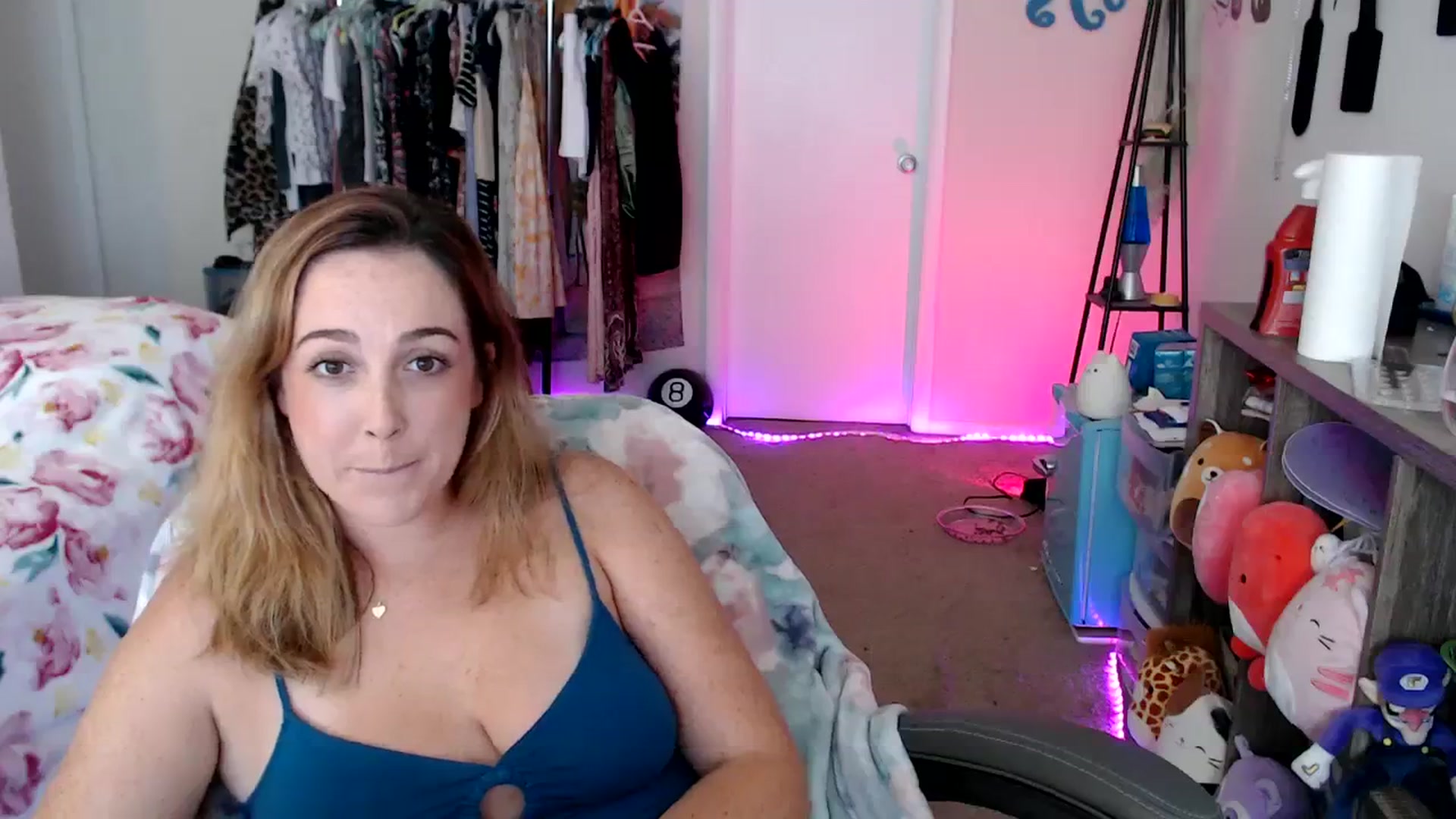 Gallery image thumbnail from Kittylacee's myfreecams stream on, 09/01/2023, 15:03 image 4 of 20