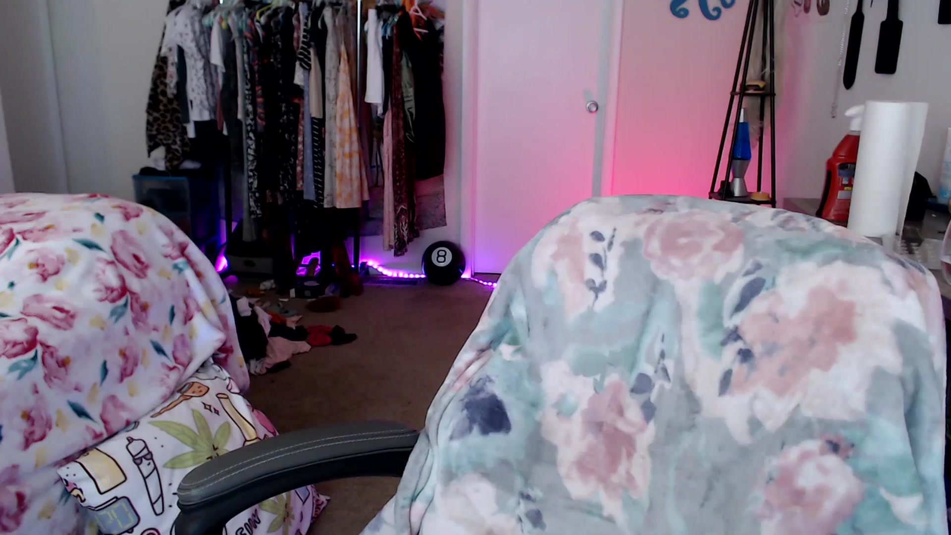 Gallery image thumbnail from Kittylacee's myfreecams stream on, 09/01/2023, 15:03 image 3 of 20