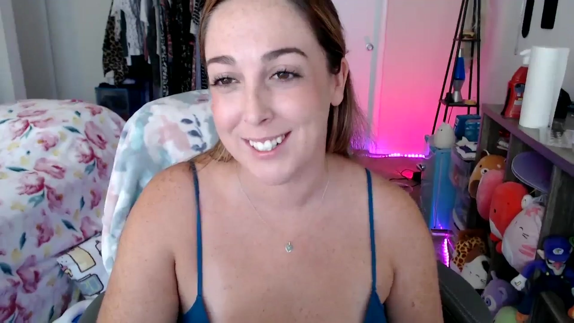 Gallery image thumbnail from Kittylacee's myfreecams stream on, 09/01/2023, 15:03 image 10 of 20