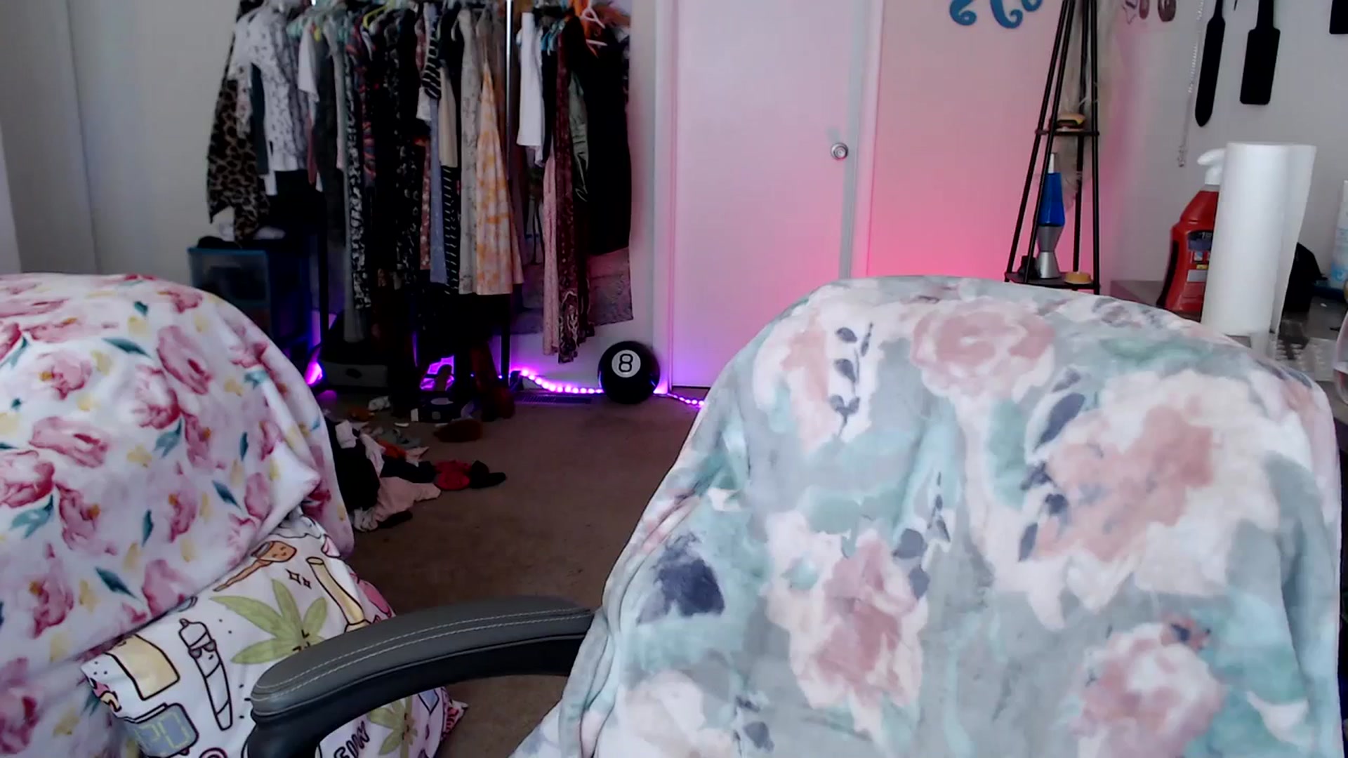 Gallery image thumbnail from Kittylacee's myfreecams stream on, 09/01/2023, 15:03 image 2 of 20