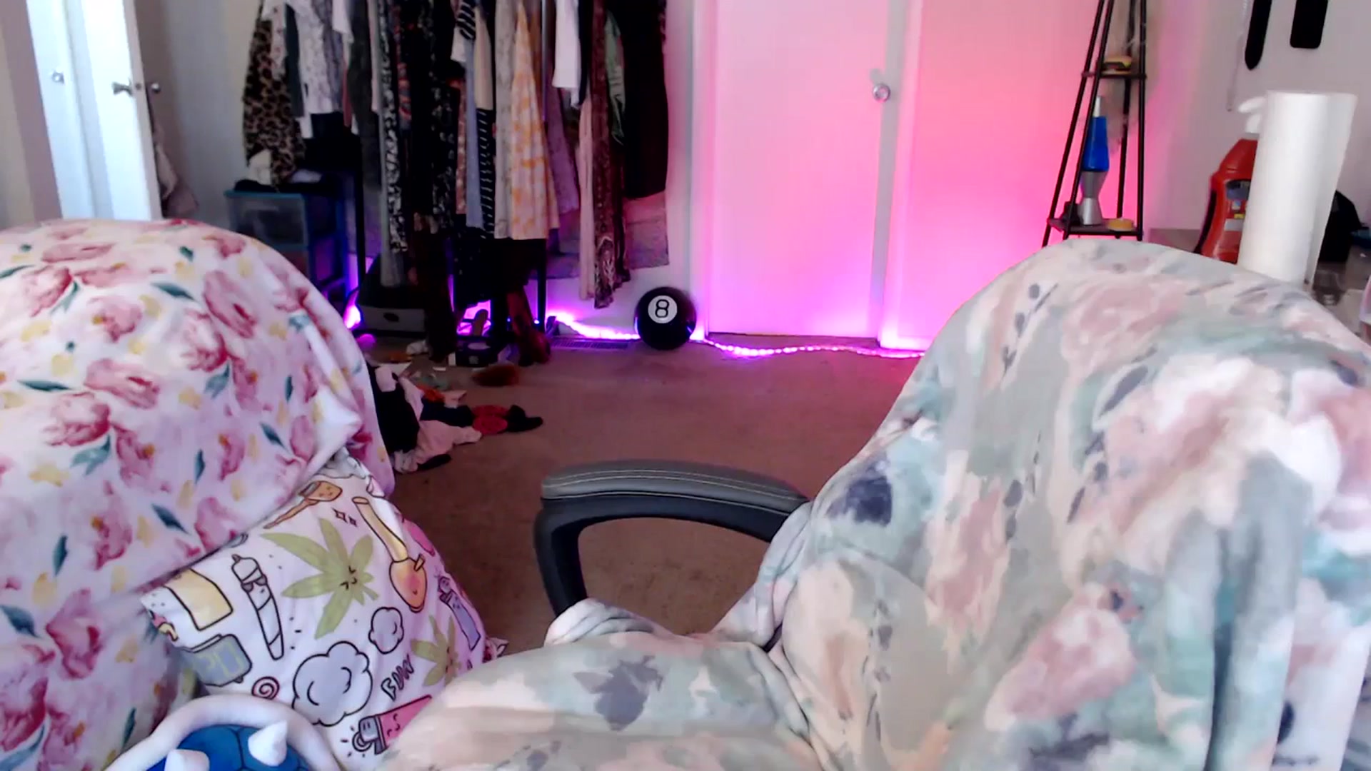Gallery image thumbnail from Kittylacee's myfreecams stream on, 09/01/2023, 15:03 image 17 of 20