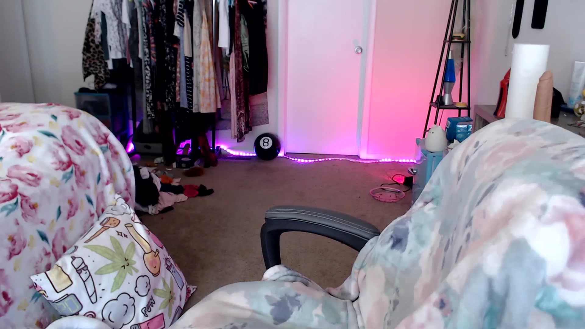 Gallery image thumbnail from Kittylacee's myfreecams stream on, 09/01/2023, 18:51 image 9 of 20